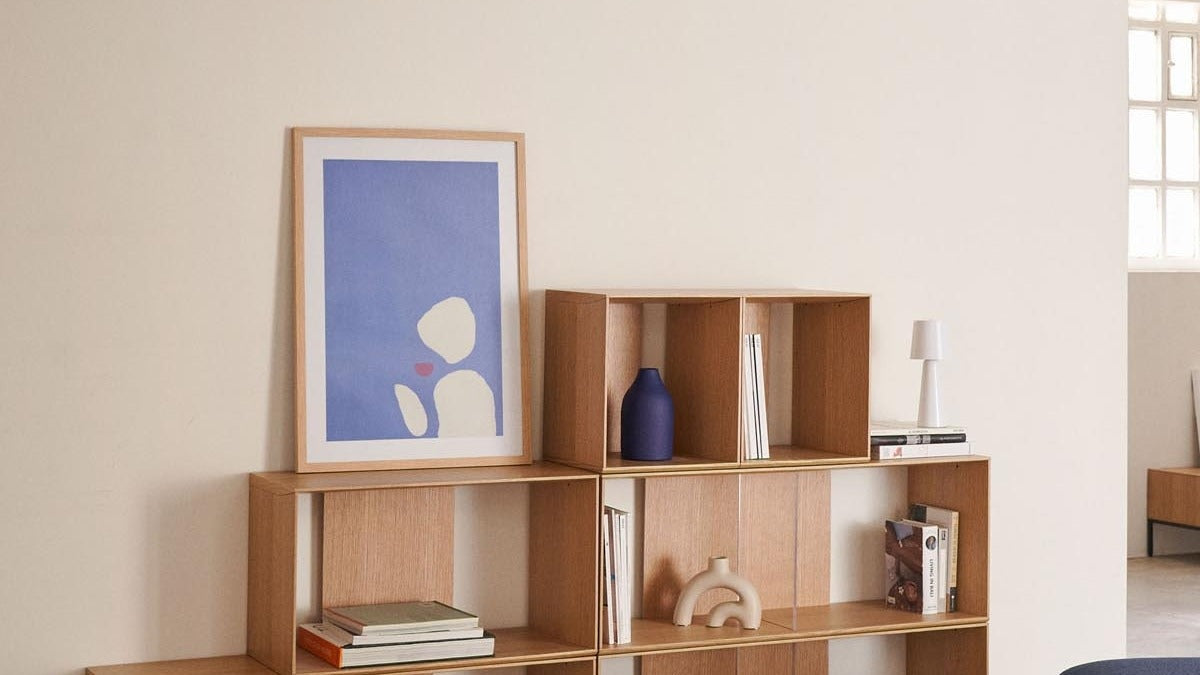 Entdecke die Litto Kollektion von Kave Home: elegante Tische & Regale mit feinen Linien, modular und kombinierbar für stilvolle Räume.