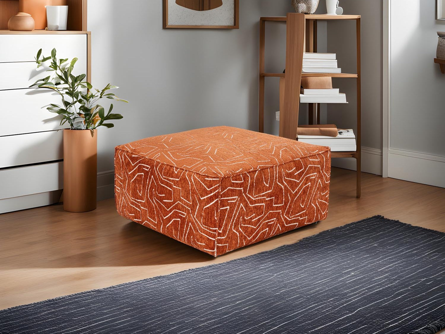 Die Lora Pouffe Kollektion vereint elegantes Design, hochwertige Materialien und vielseitige Einsatzmöglichkeiten für ein stilvolles und komfortables Zuhause.