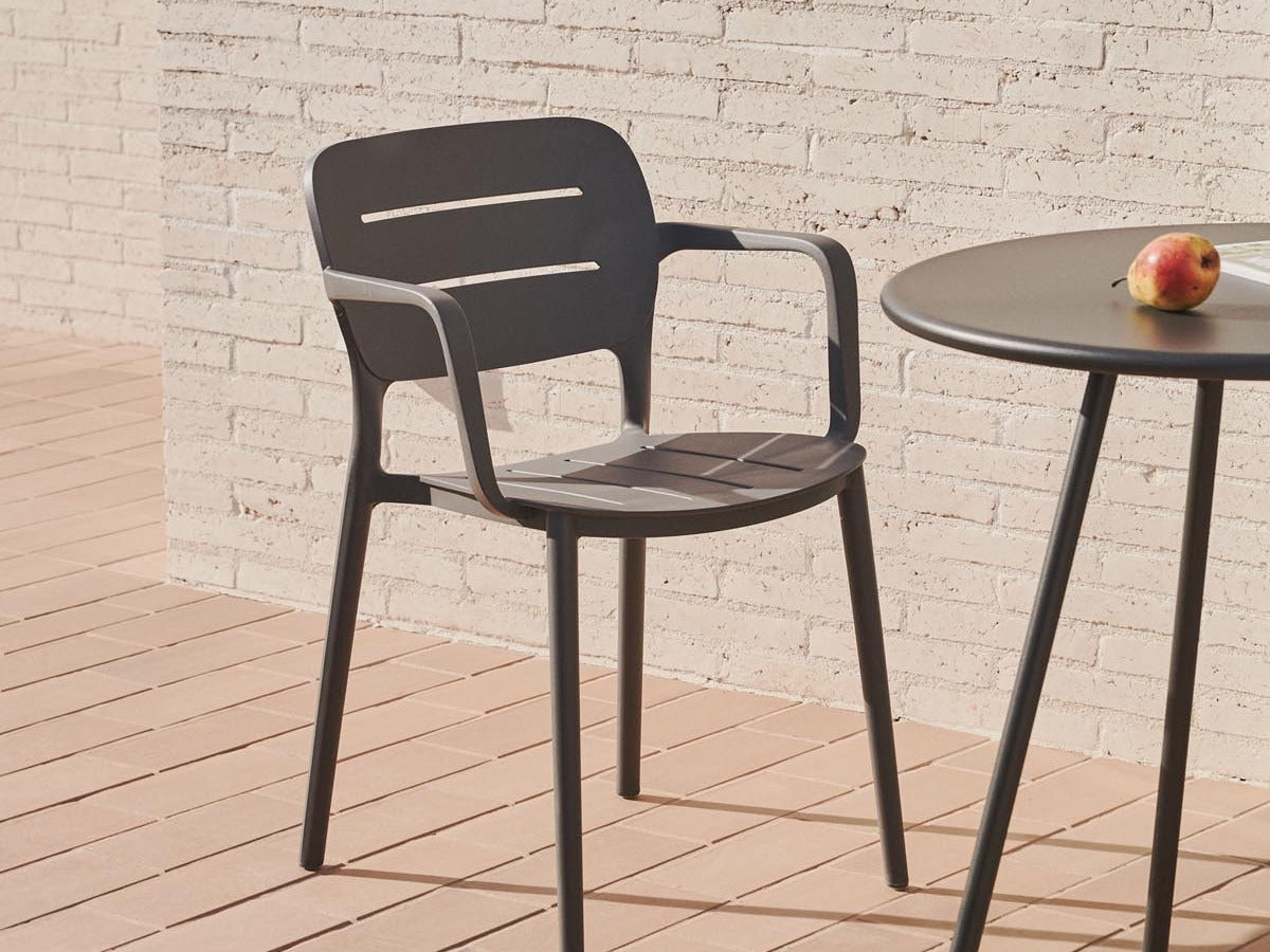Entdecke die stilvollen Outdoor-Stühle der Morella-Kollektion von Kave Home. Modernes Design, Komfort und Wetterfestigkeit für deinen Garten!