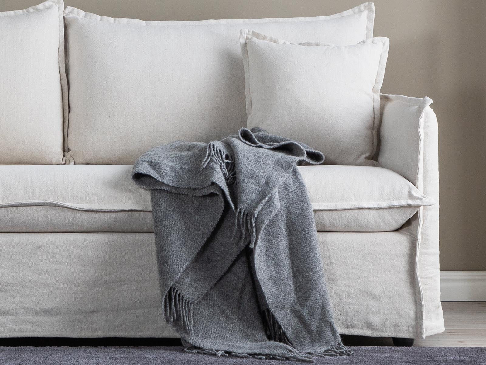 Entdecke die stilvollen Sofas und Sessel der Nova-Kollektion von Venture Home. Modernes Design trifft auf unvergleichlichen Komfort.