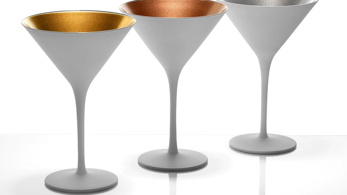 Sektschalen der Stölzle Elements Serie in Schwarz und Weiss mit Gold-, Silber- und Bronzeakzenten