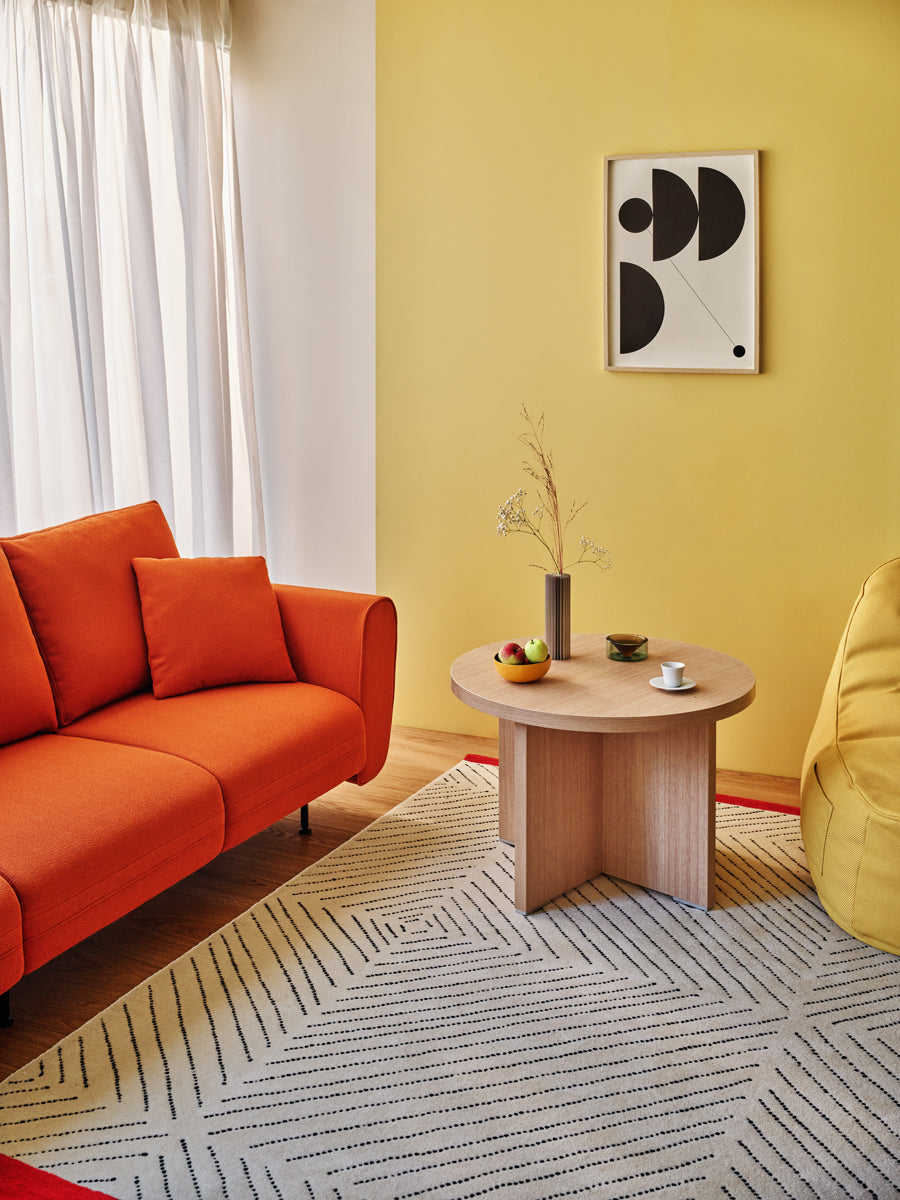 Quando Couchtisch von MDD mit eleganter Oberfläche und klarer Form
