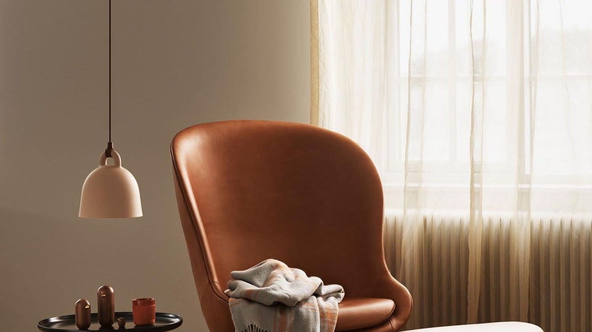 Entdecke die eleganten Beistelltische der Tablo-Serie von Normann Copenhagen. Skandinavisches Design trifft auf funktionale Vielseitigkeit.