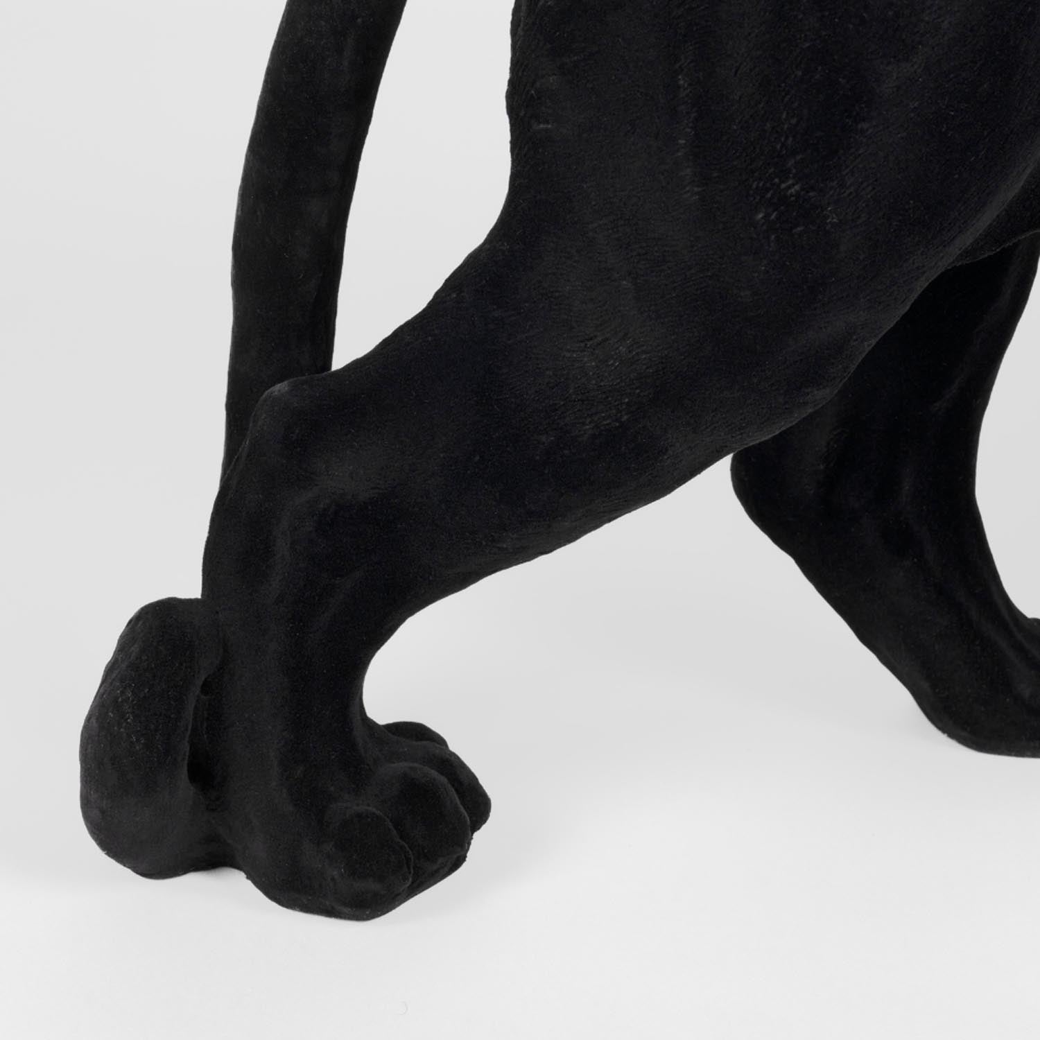 Der DOPE AS HELL Beistelltisch von Bold Monkey besticht durch sein modernes Design und ist ein stilvoller Hingucker in jedem Raum.