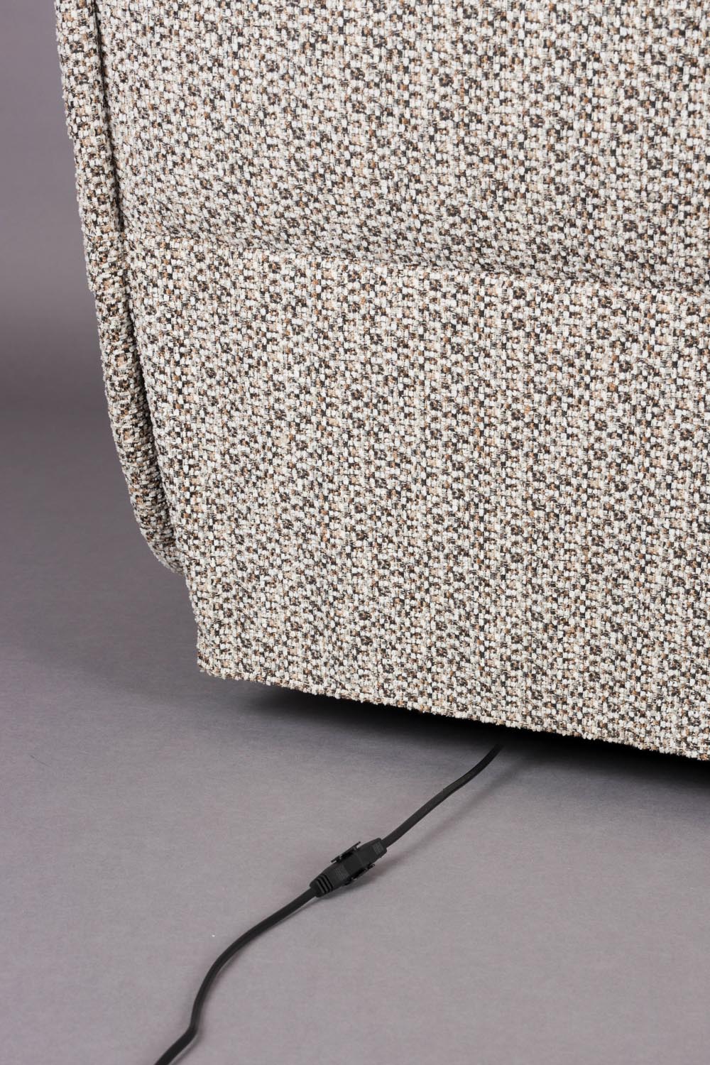 Hamilton Recliner: Eleganter Loungesessel für stilvolle Entspannung.