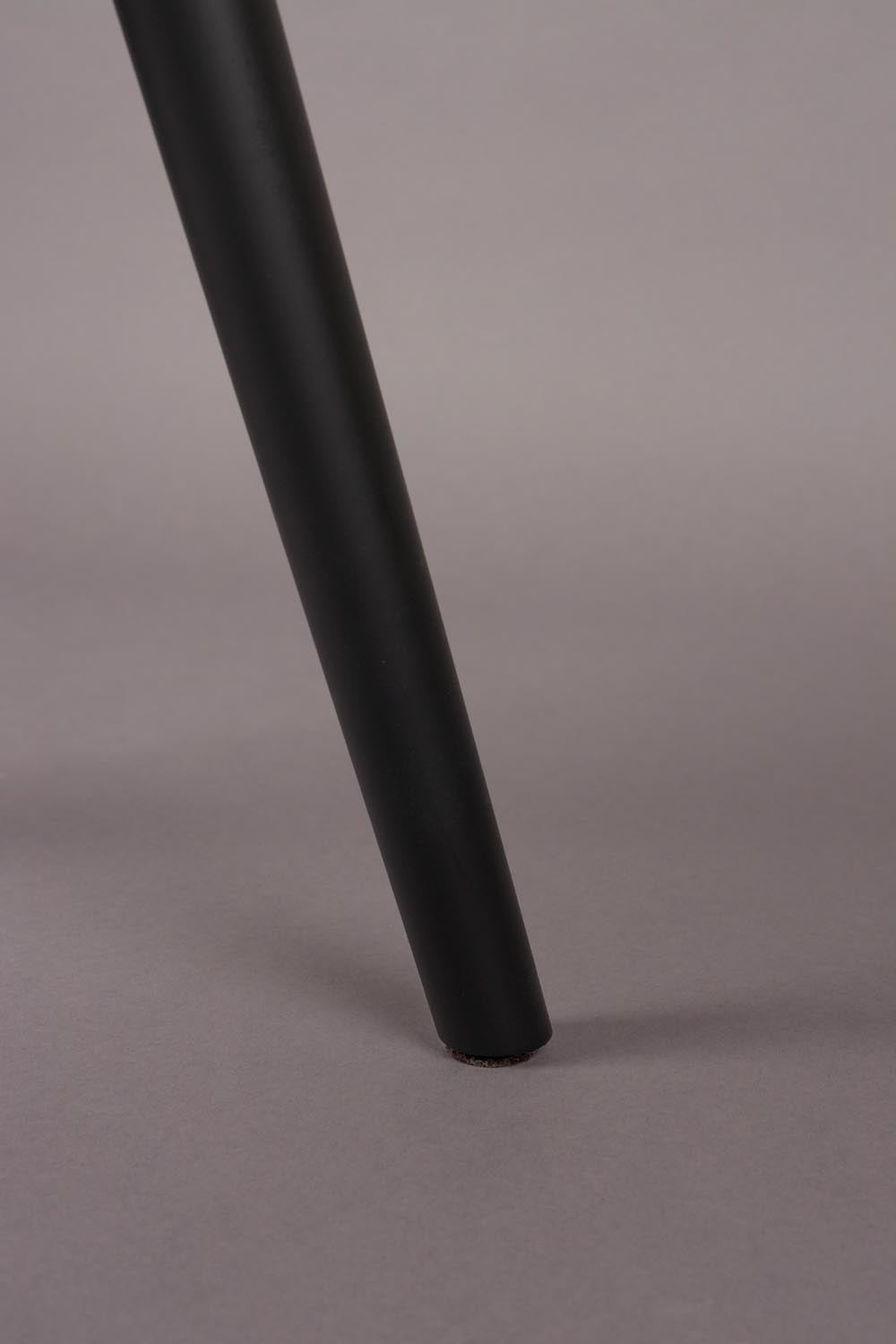 Fenna Stuhl von Dutchbone: Eleganter Esszimmerstuhl aus Eschenholz mit ergonomischem Komfort und pflegeleichtem Polyesterbezug.