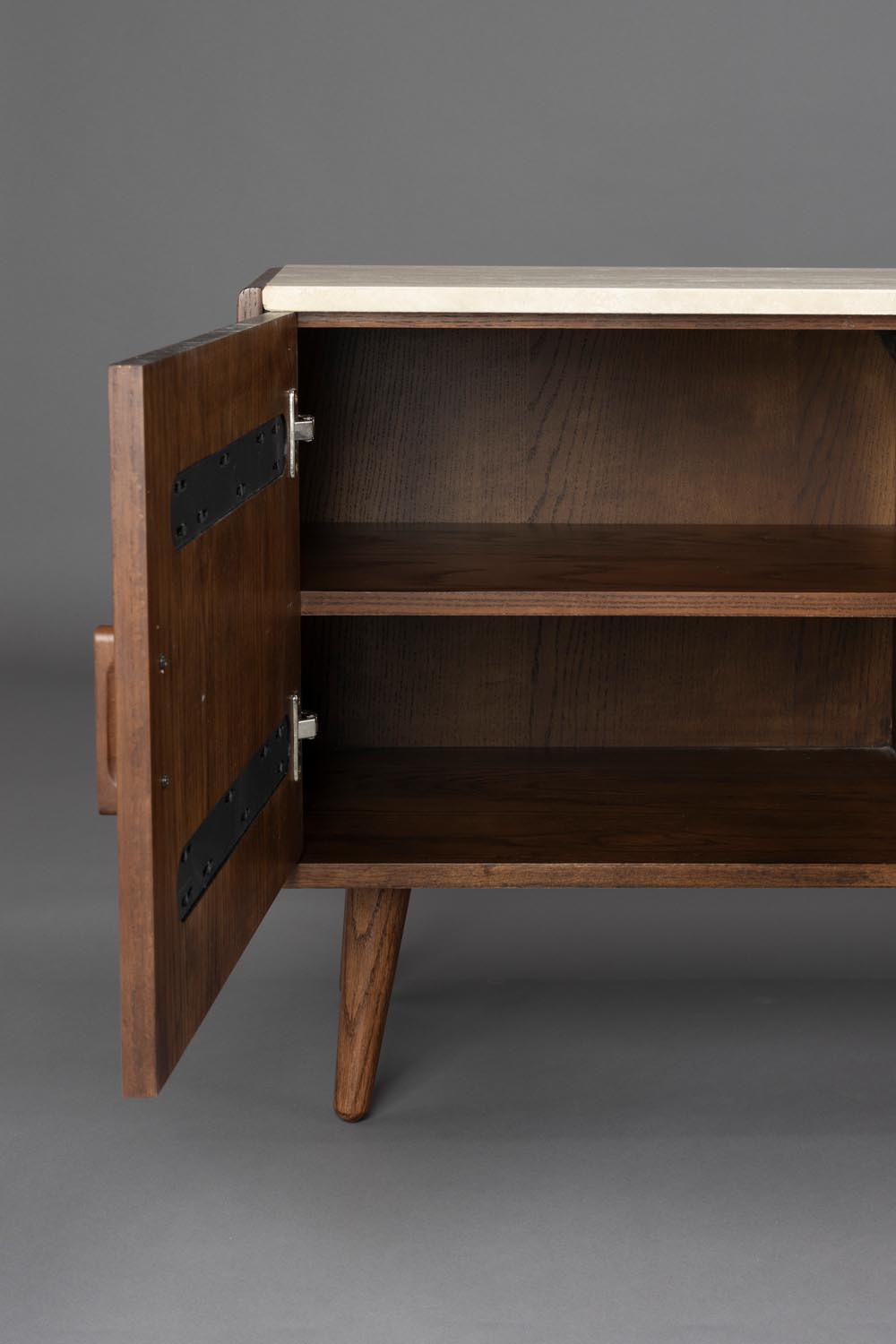 Stilvolles Sideboard Arda: Hochwertiges Holz für moderne Eleganz.