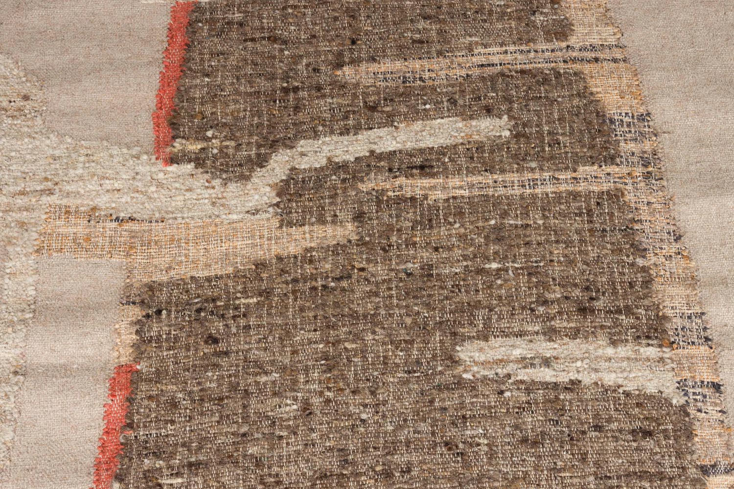 Der Briton Teppich 200x300 von Dutchbone vereint luxuriöse Wolle und handgewebte Qualität, um Ihrem Zuhause einen einladenden, stilvollen Akzent zu verleihen.