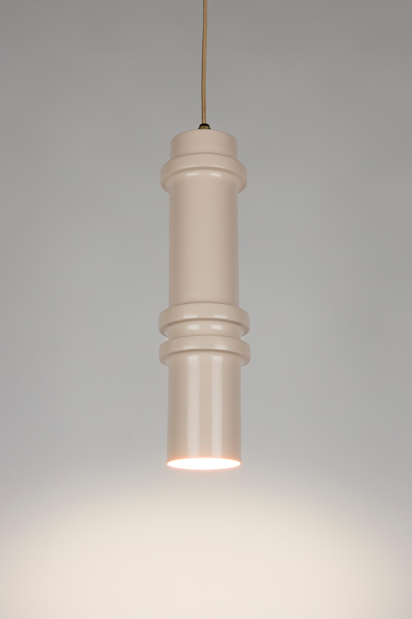 Die Pendelleuchte Duct L von White Label Living besticht durch ihr modernes Design und hochwertige Verarbeitung.