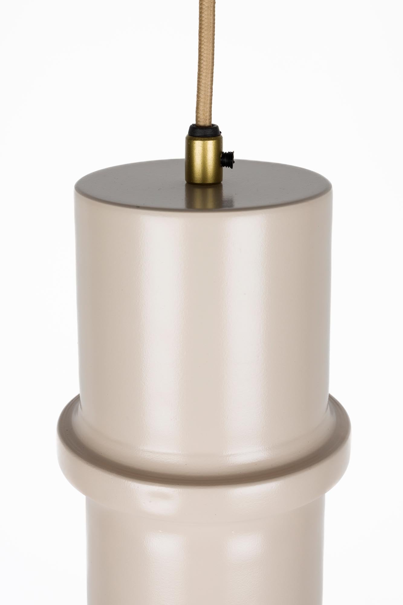 Die Pendelleuchte Duct S von White Label Living vereint modernes Design mit hochwertigen Materialien und zeitloser Eleganz.