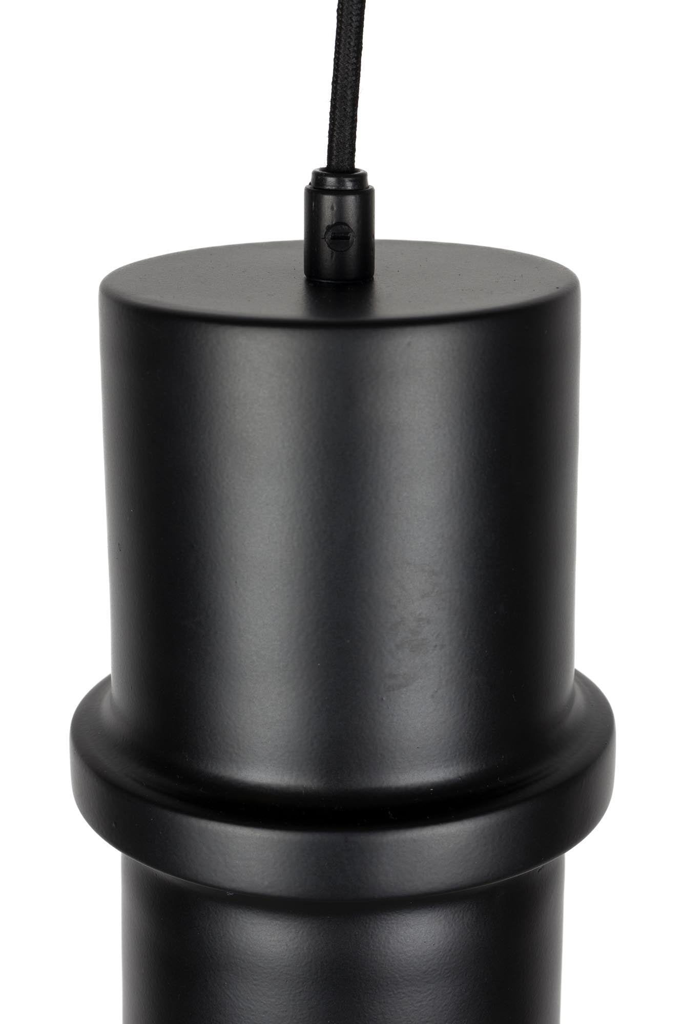 Die Duct S Pendelleuchte vereint minimalistisches Design mit industriellem Charme und bietet flexible Lichtlösungen.