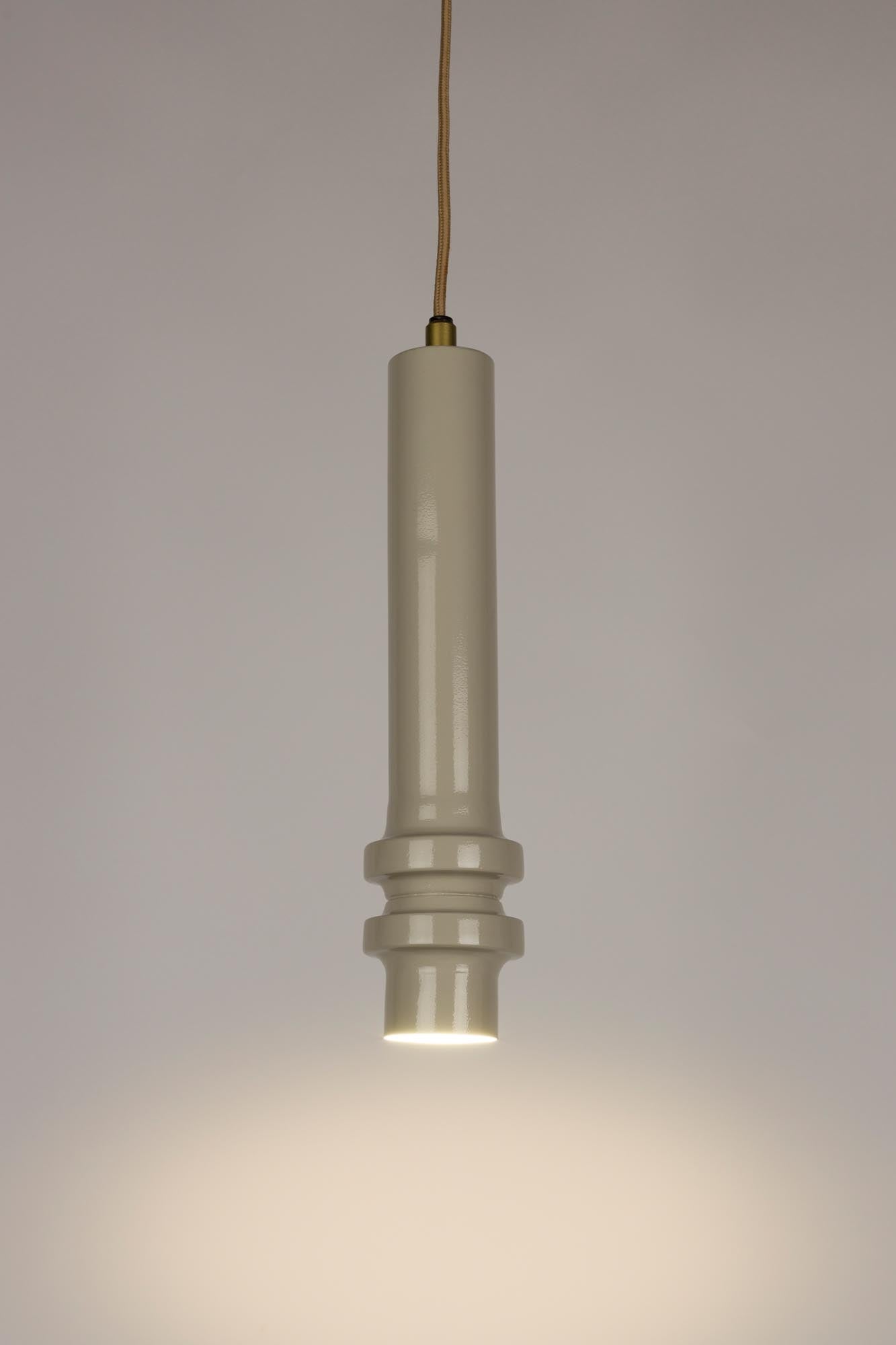 Die Pendelleuchte Duct M von White Label Living besticht durch ihr modernes Design und hochwertige Verarbeitung.