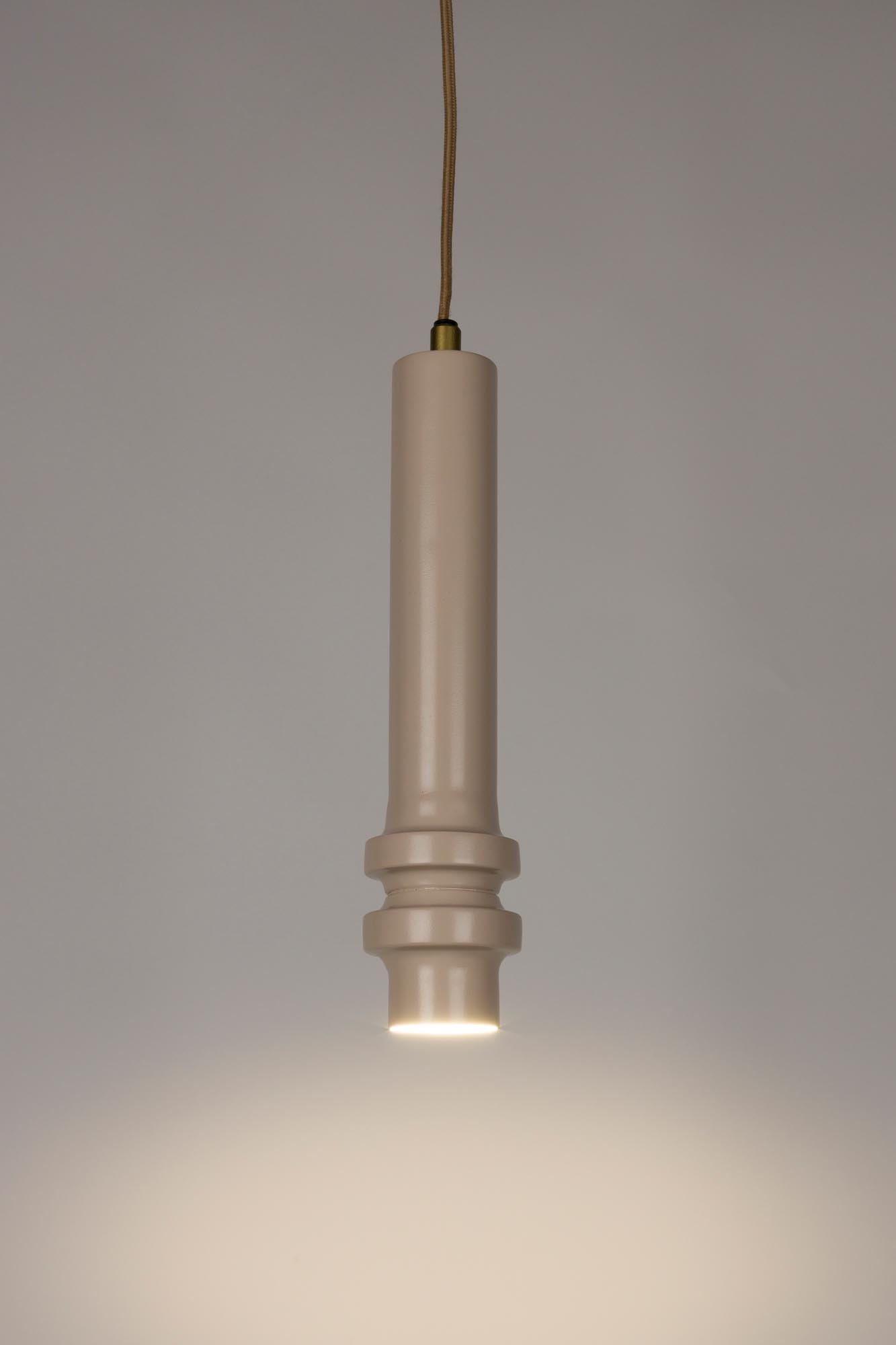 Die Pendelleuchte Duct M von White Label Living vereint modernes Design, edle Materialien und zeitlose Eleganz für jeden Raum.