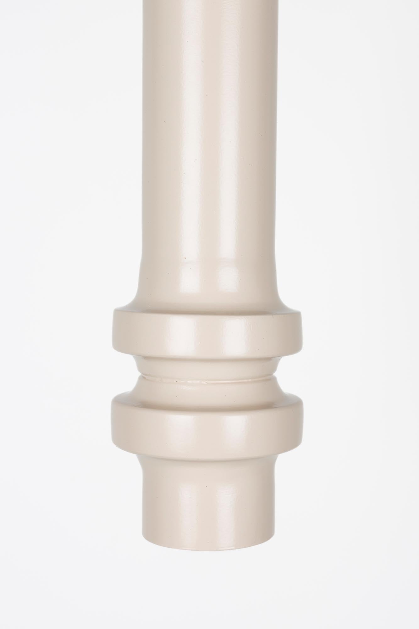 Die Pendelleuchte Duct M von White Label Living besticht durch ihr modernes Design und hochwertige Materialien für stilvolle Räume.