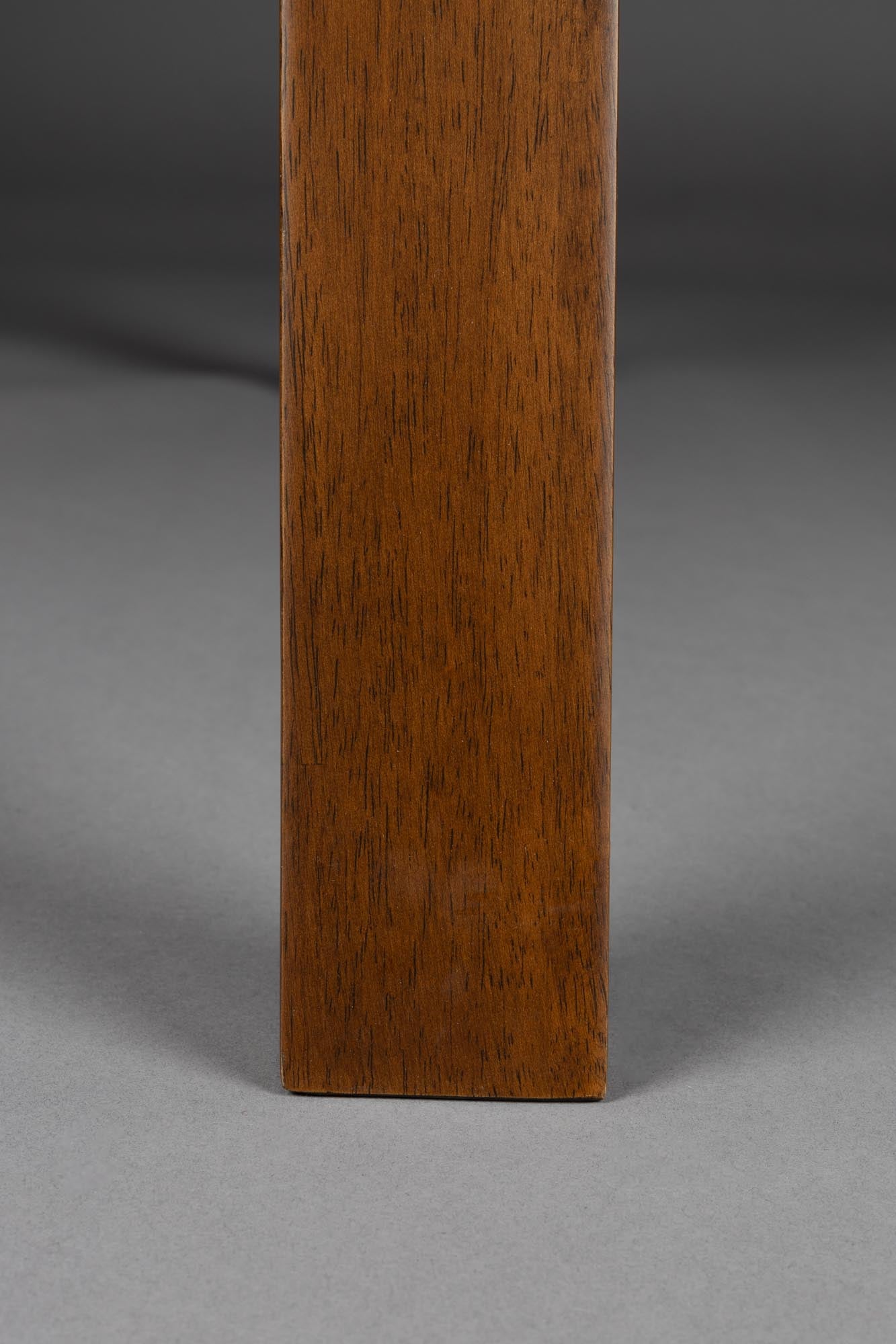 Der Adamello Esstisch 180x95 von Dutchbone kombiniert modernes Design mit robusten Materialien für ein elegantes Esszimmer.