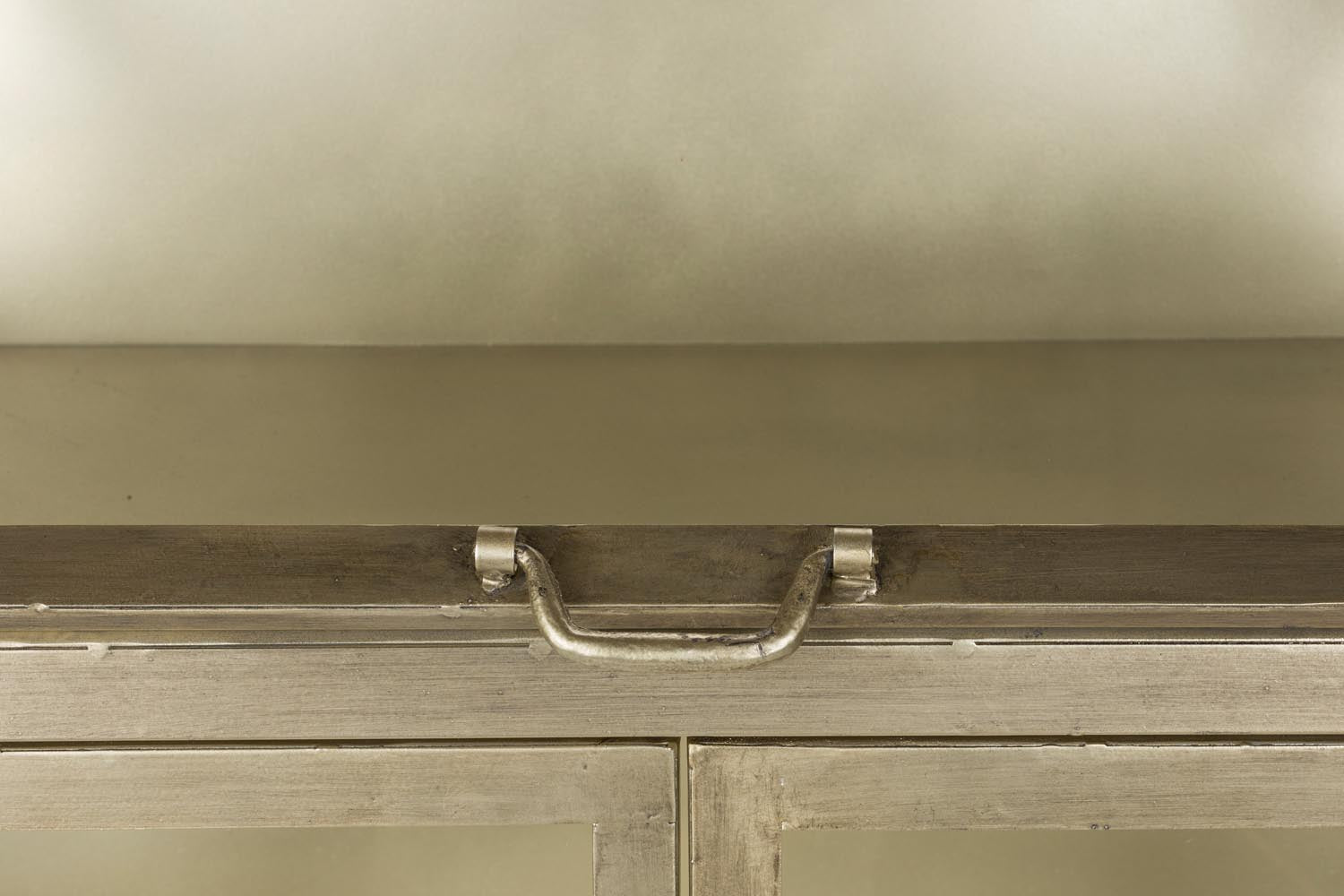 Monviso Schrank von Dutchbone: Elegantes Holzdesign, modern und praktisch, ideal für stilvolle Organisation und Aufbewahrung.