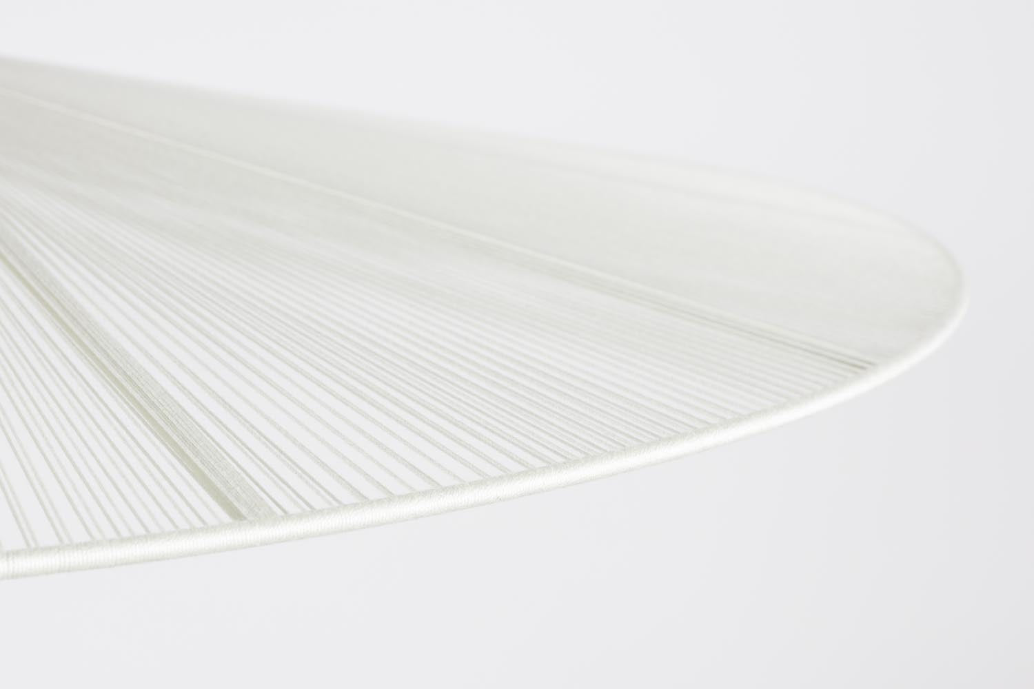 Die Zuiver Pendelleuchte Belle L vereint modernes Design mit edlen Materialien, perfekt für elegante und zeitgemässe Wohnräume.