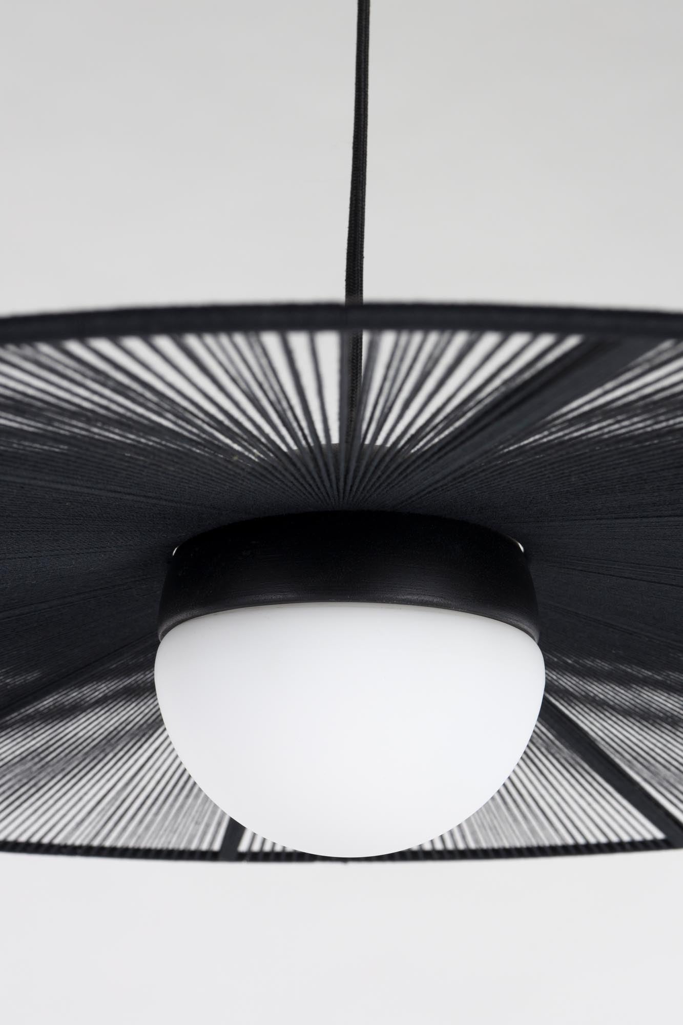 Die Stehlampe Belle von Zuiver vereint modernes Design mit Funktionalität und passt perfekt in stilvolle, moderne Wohnräume.