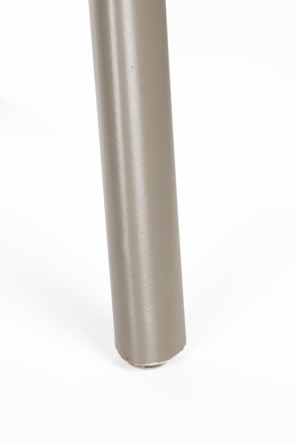 Der Horizon Gartenstuhl von Zuiver besticht durch sein elegantes, zeitloses Design. Leicht, stapelbar und wetterbeständig – perfekt für jeden Garten.