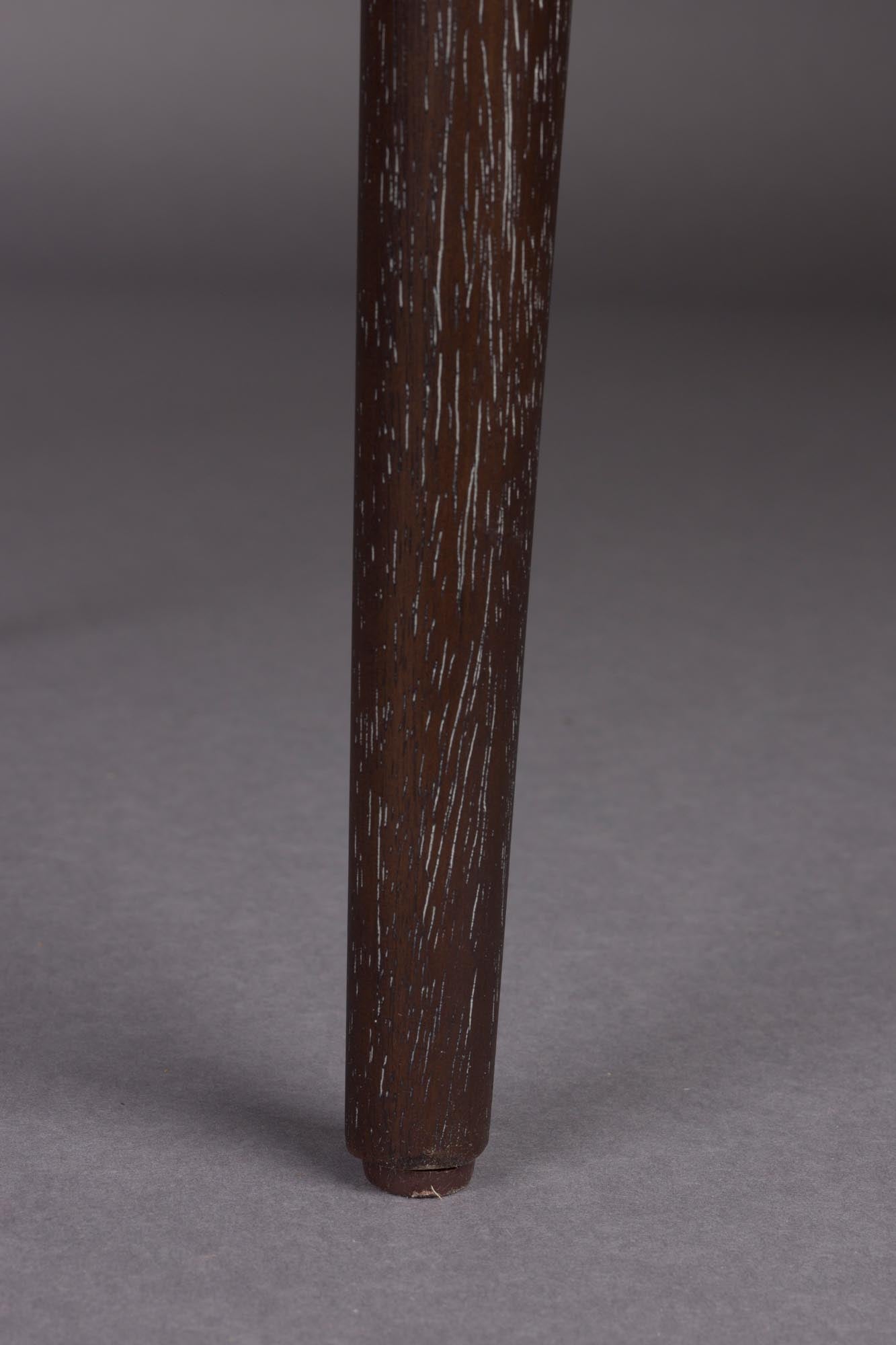 Der Sela Esszimmerstuhl von Dutchbone: elegantes Design, bequeme Polsterung, ideal für stilvolle Wohn- und Esszimmer.