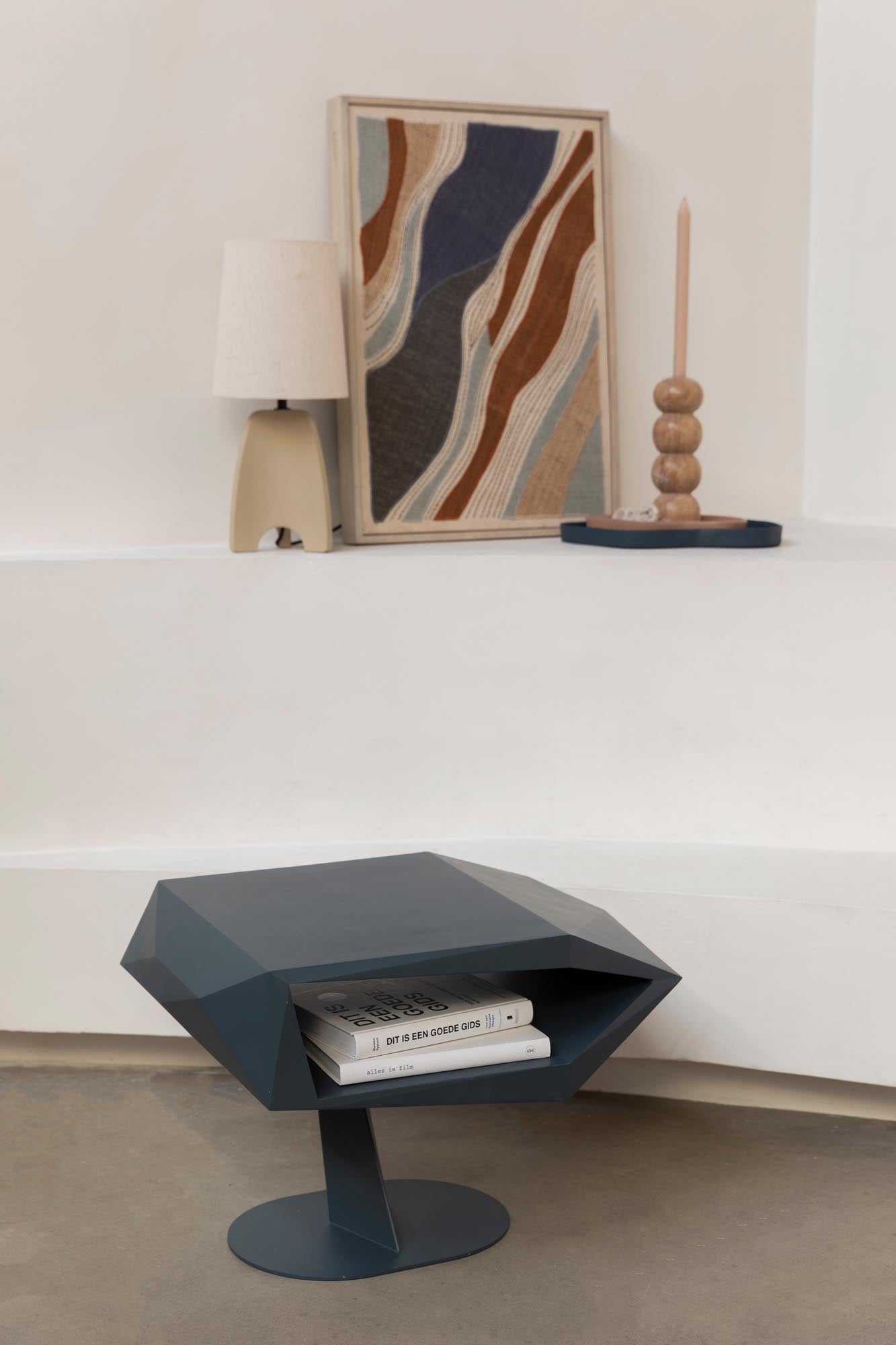 Moderner Beistelltisch North von Zuiver, stilvoll und funktional, ideal für Wohnzimmer, Büro oder als Nachttisch.