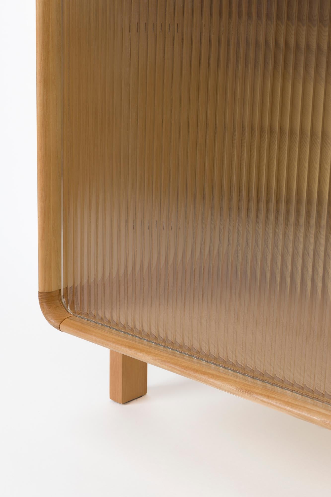 Das Zuiver Regal Rise kombiniert modernes Design mit Funktionalität und bietet stilvolle Aufbewahrung für jeden Raum.