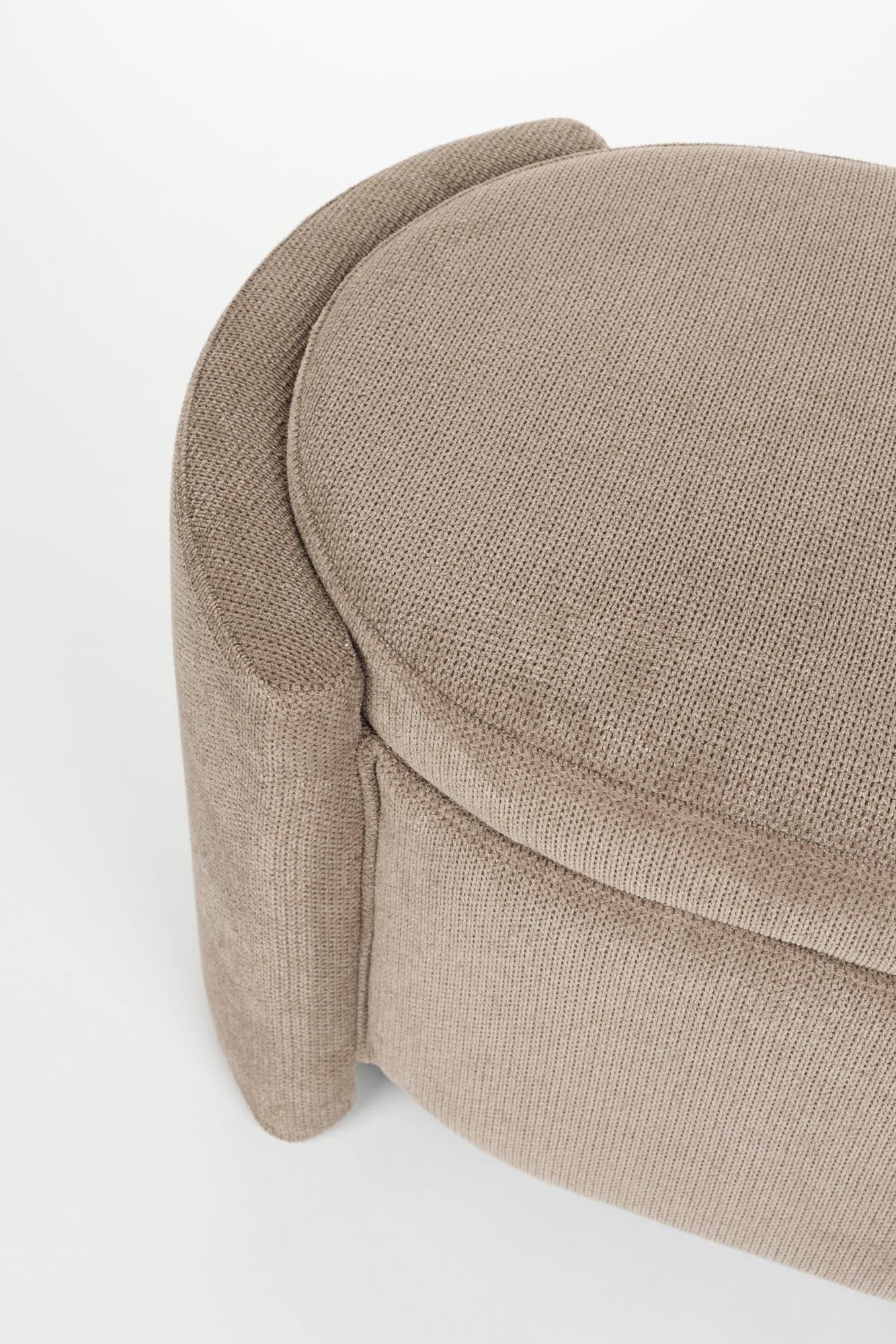 Die Bank Miro von White Label Living bietet modernes Design und hochwertige Verarbeitung für stilvolle Wohnräume.