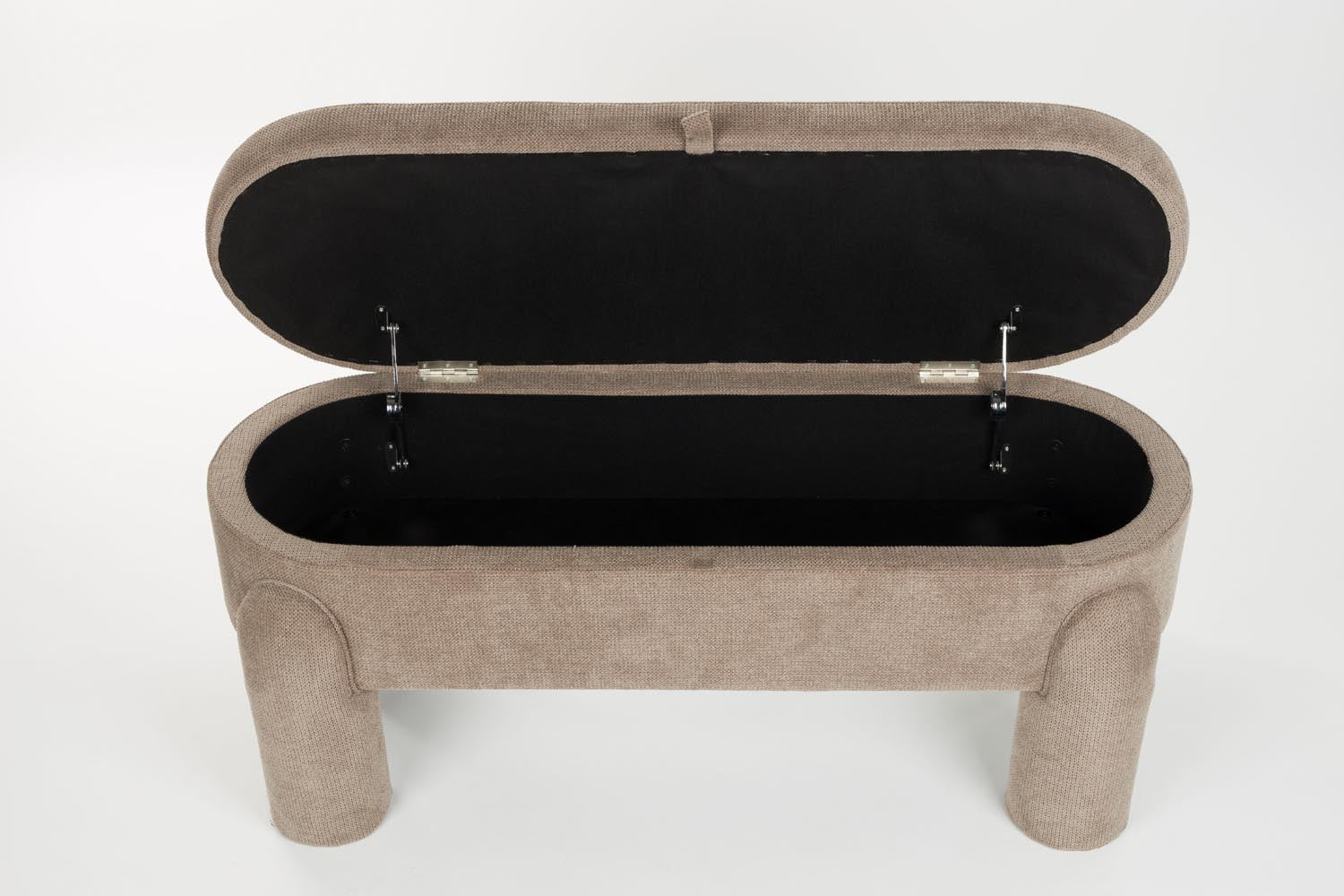 Die Bank Orly von White Label Living kombiniert zeitloses Design mit erstklassiger Qualität für ein elegantes Wohnambiente.