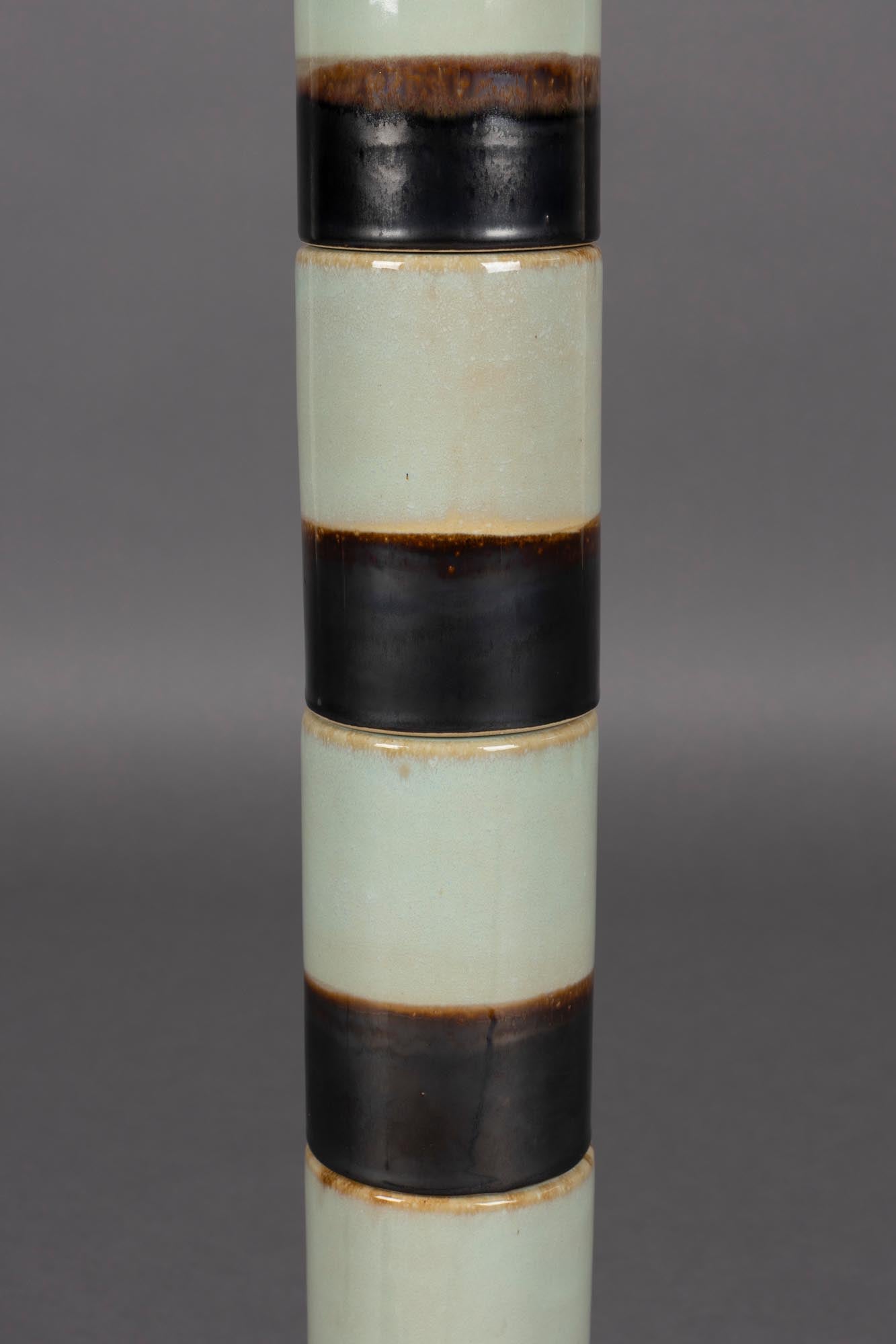 Die Dutchbone Stehlampe Vertigo besticht durch ihr modernes Design und ihre Funktionalität, ideal für stilvolle Wohnräume.