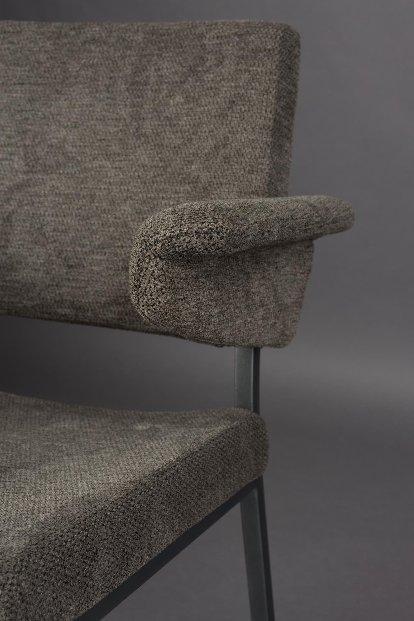 Entdecken Sie den Sessel Portland von Dutchbone: Ein stilvolles Möbelstück mit nostalgischem Flair, hochwertiger Polsterung und vielseitigen Farboptionen.