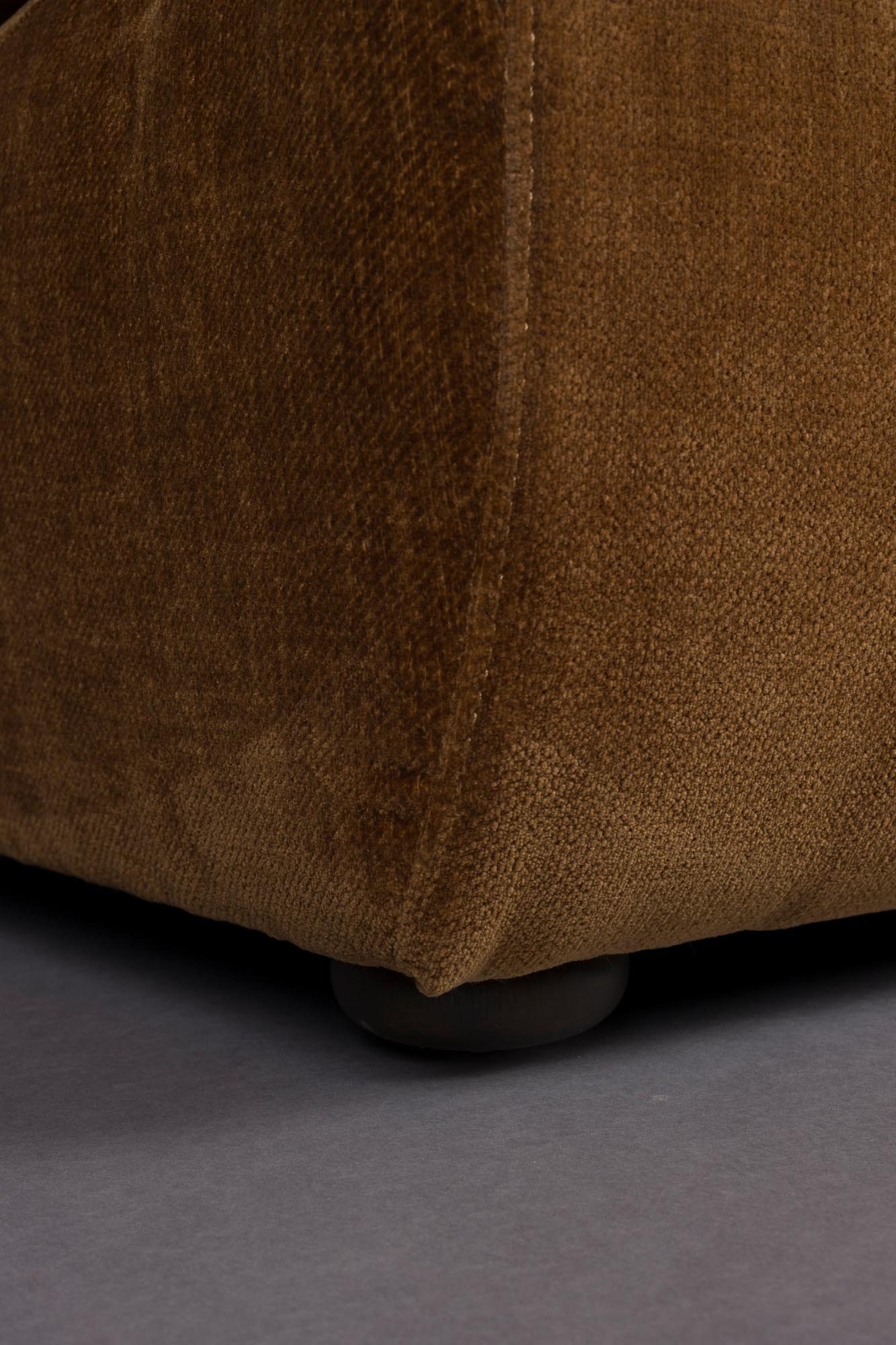 Der Loungesessel Radley von Dutchbone vereint modernes Design mit Komfort und ist ideal für stilvolle Wohnräume.