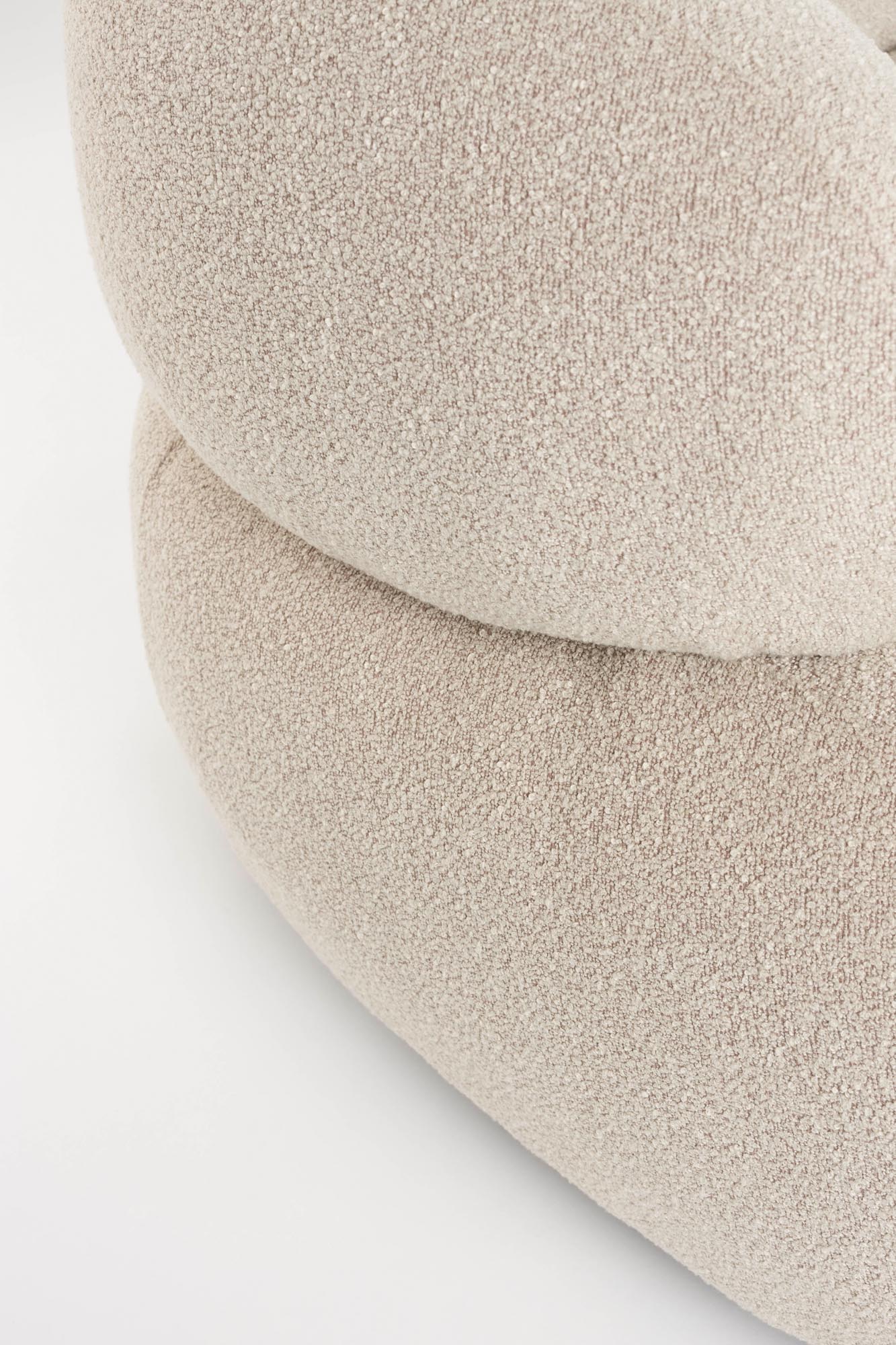 Erleben Sie das Sofa Noxx von White Label Living: stilvolles Design, hochwertige Stoffe und unvergleichlicher Komfort für Ihr modernes Zuhause.