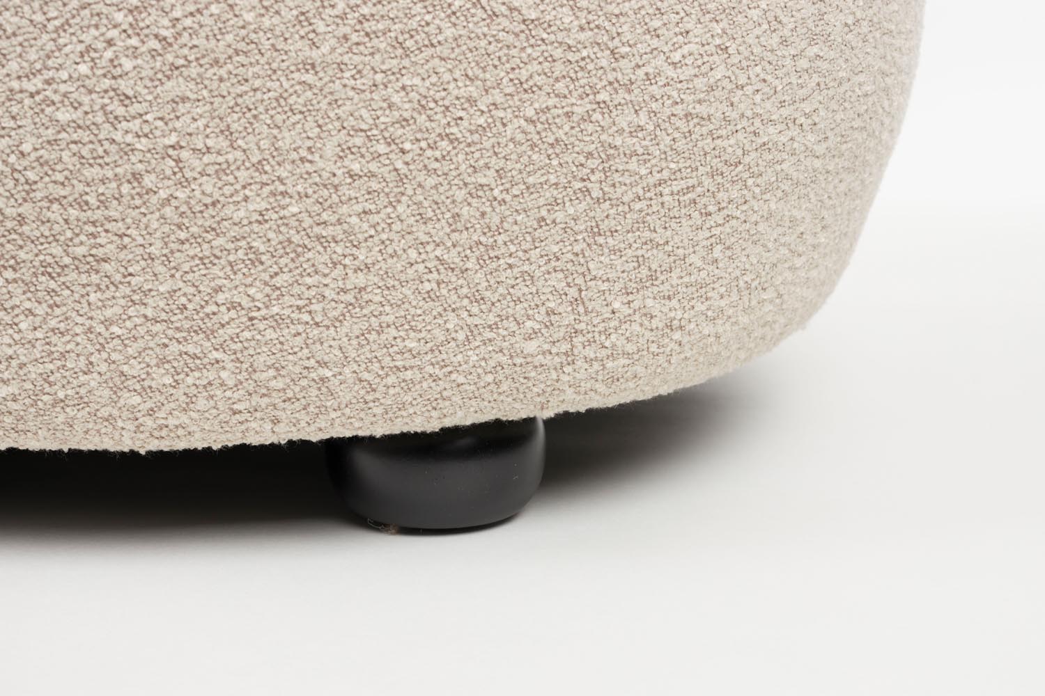 Der Pouf Noxx von White Label Living bietet stilvolles Design und Vielseitigkeit, ideal als Sitzmöbel oder dekoratives Element.