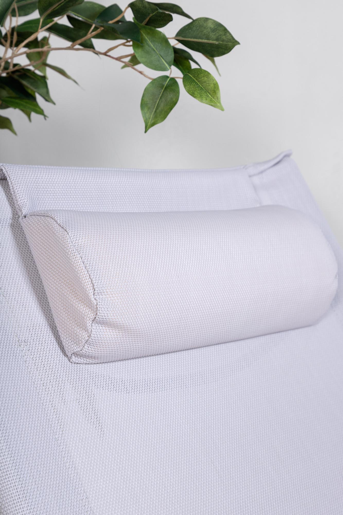 Die Sevilla Sun Lounge von Venture Home bietet elegantes Design und Komfort für entspannte Stunden im Freien.