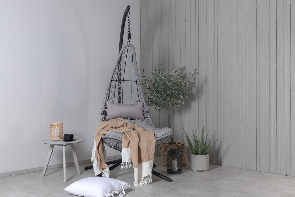 Edinburgh Hängesessel in Grau präsentiert im Onlineshop von KAQTU Design AG. Outdoor-Sessel ist von Venture Home