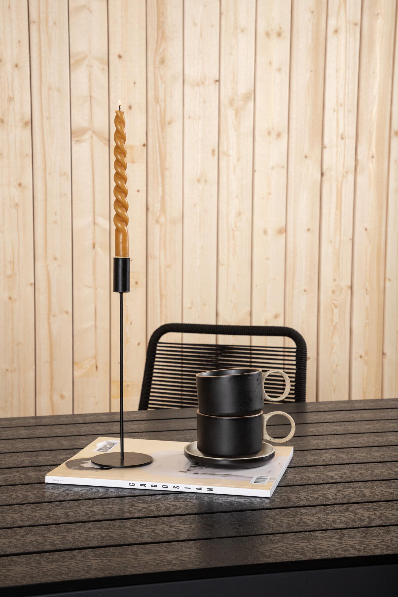 Stilvoller Break Gartentisch von Venture Home, robust, wetterfest und perfekt für moderne Aussenbereiche geeignet.