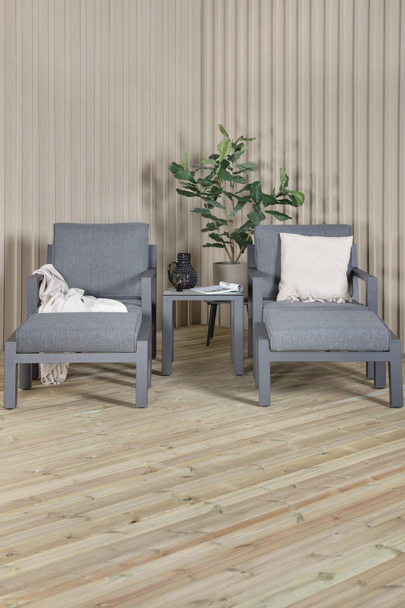 Barcelona Lounge Outdoorset 50cm in Schwarz präsentiert im Onlineshop von KAQTU Design AG. Loungeset ist von Venture Home