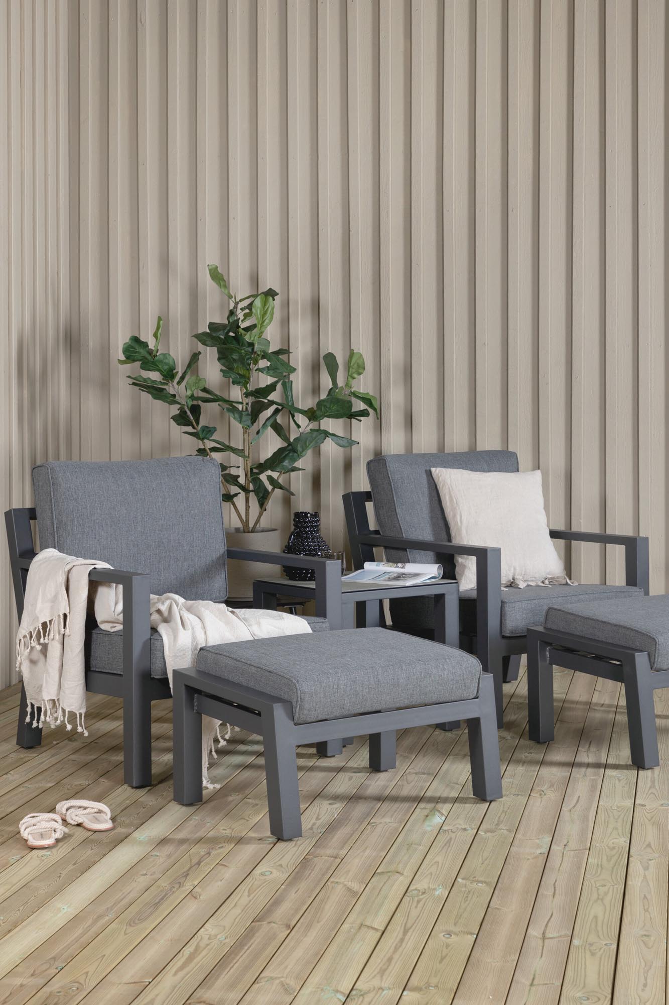 Barcelona Lounge Outdoorset 50cm in Schwarz präsentiert im Onlineshop von KAQTU Design AG. Loungeset ist von Venture Home