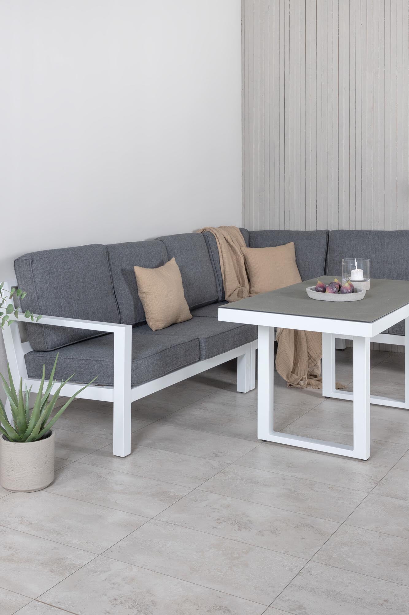 Ecksofa Outdoorset Barcelona 140cm: Stilvolles Loungeset aus robustem Aluminium, ideal für entspannte Stunden im Freien mit wasserabweisenden Kissen.