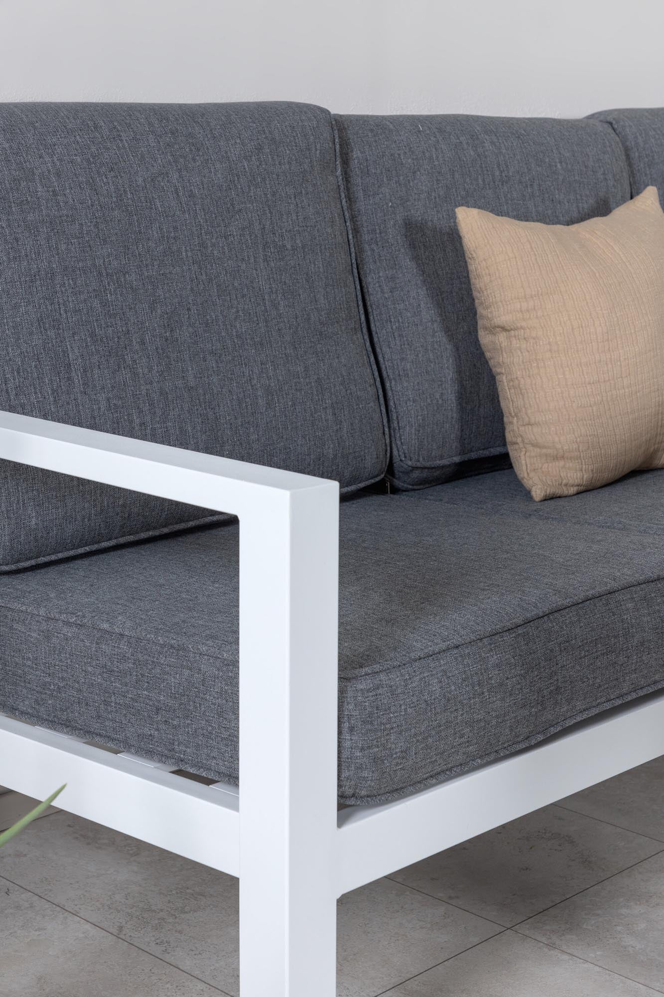 Ecksofa Barcelona 140cm: Stilvolles Design für Ihre Terrasse.