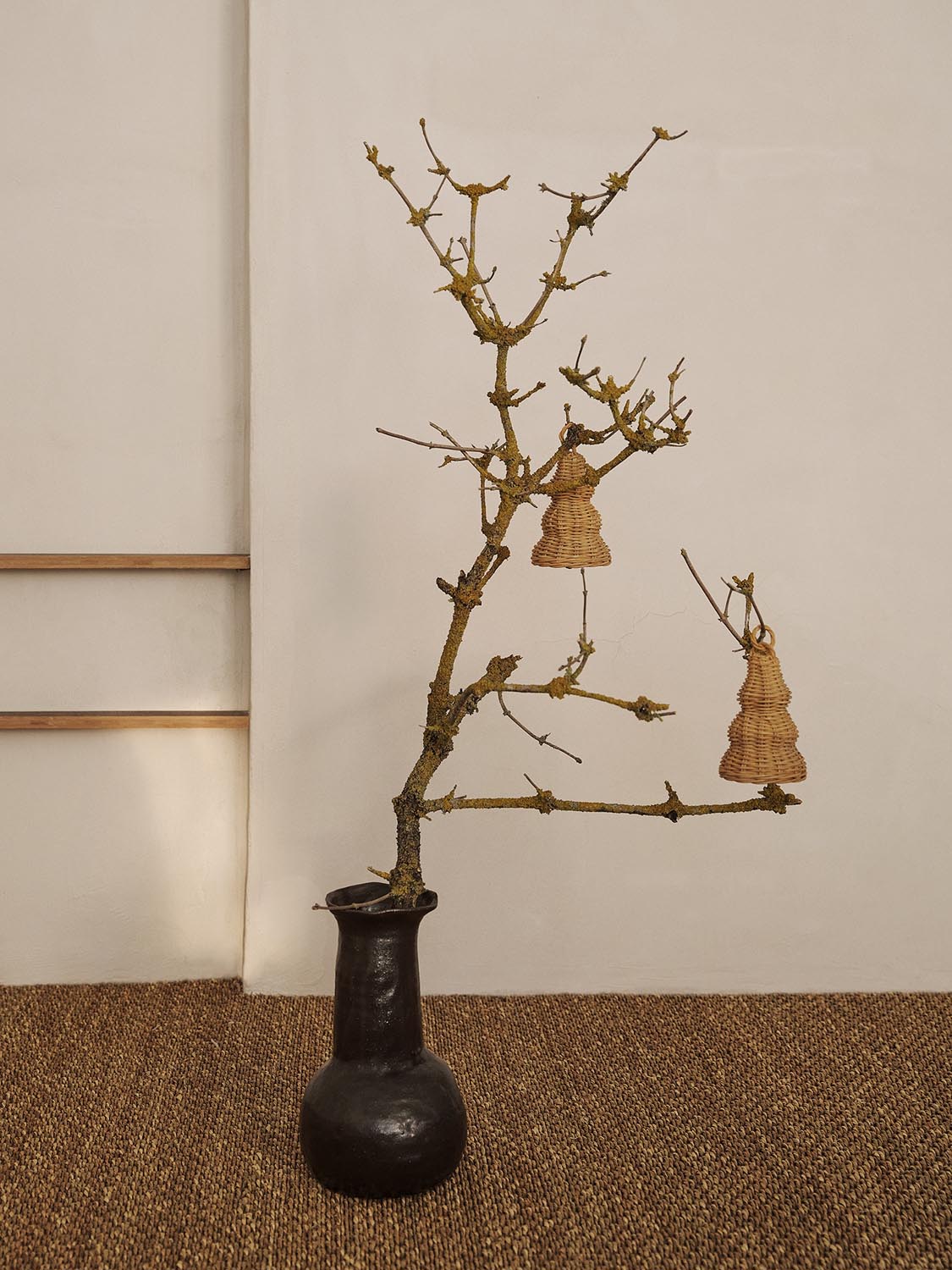 Elegante Doro Vase H27 von Ferm Living, Terrakotta-Design-Highlight.