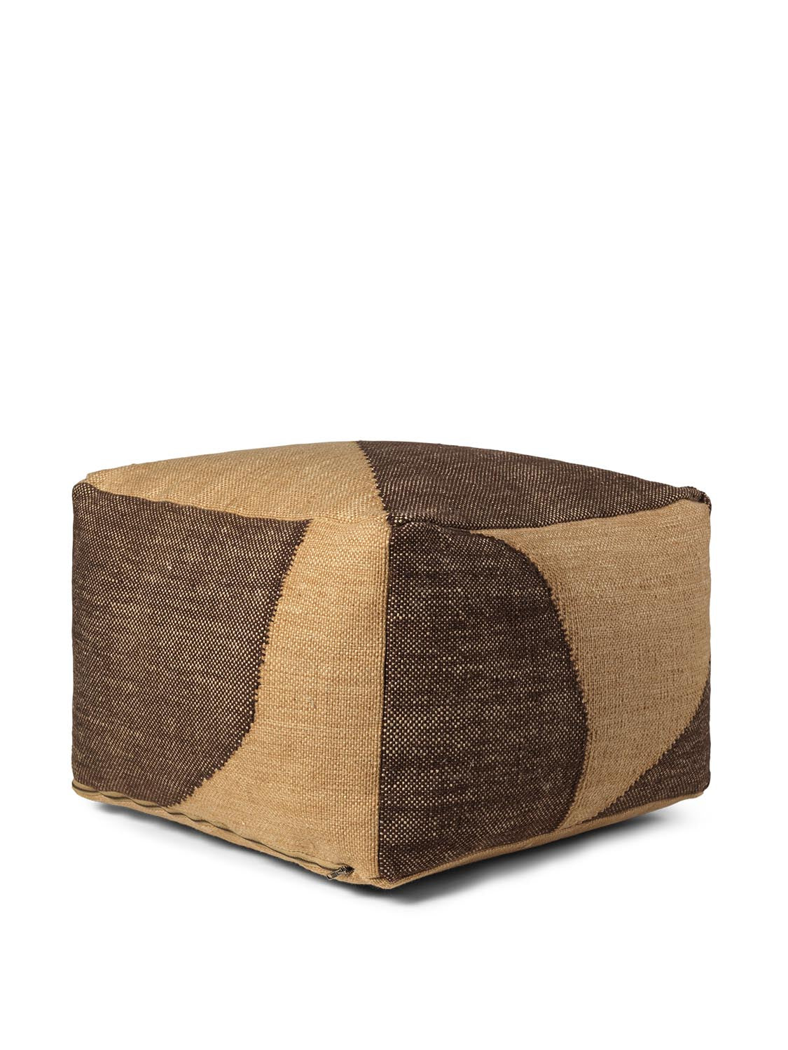 Der Forene Square Pouf von Ferm Living: Nachhaltig, stilvoll, aus recyceltem PET, ideal für drinnen und draussen, skandinavisches Design.