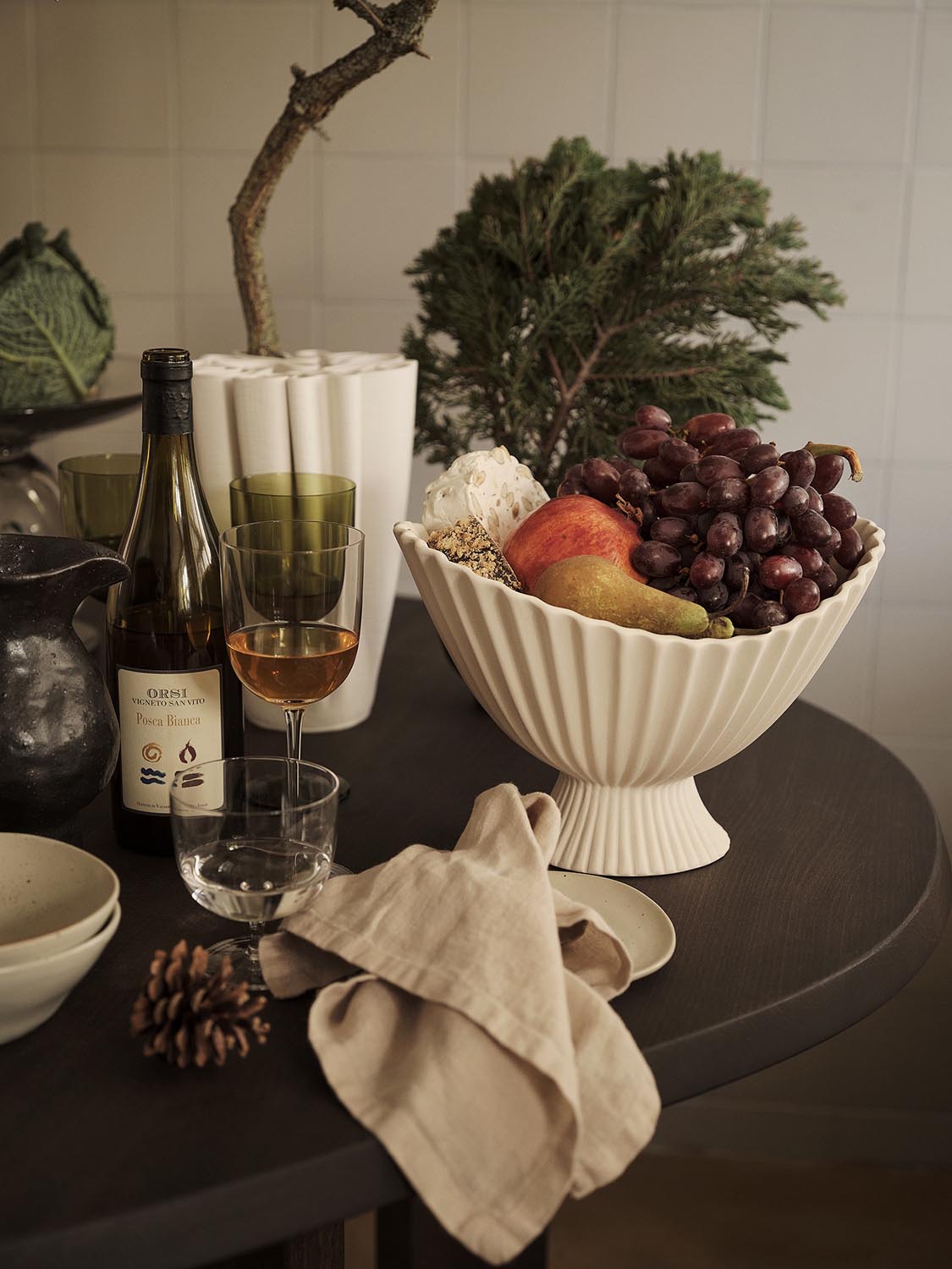 Elegante Ferm Living Fountain Bowl 28: Stilvolle Keramik für Ihr Zuhause.