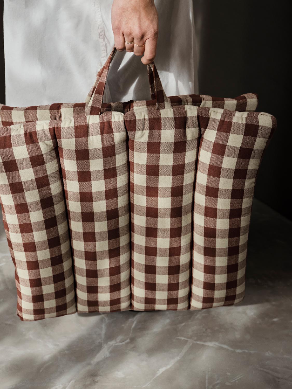 Elegante Faltmatte von Ferm Living für stilvolle Entspannung.