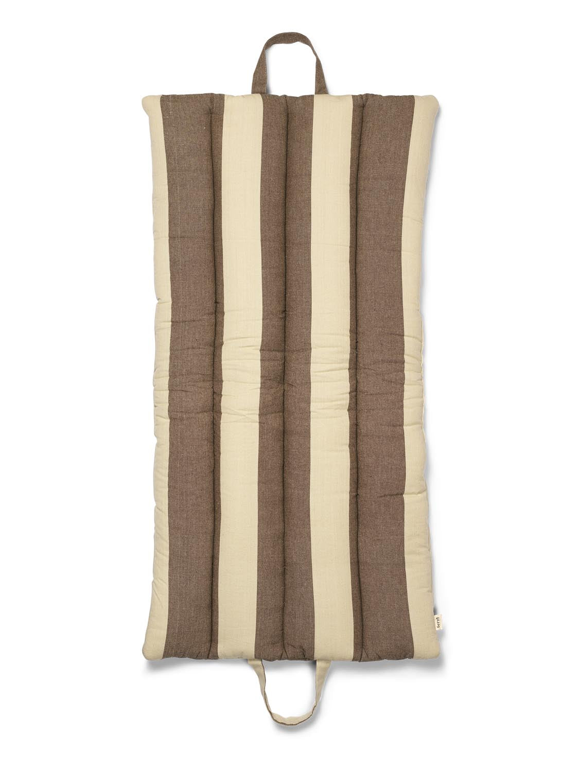 Strand Folding Mat in Carob Brown/Parchment präsentiert im Onlineshop von KAQTU Design AG. Gartenkissen ist von Ferm Living