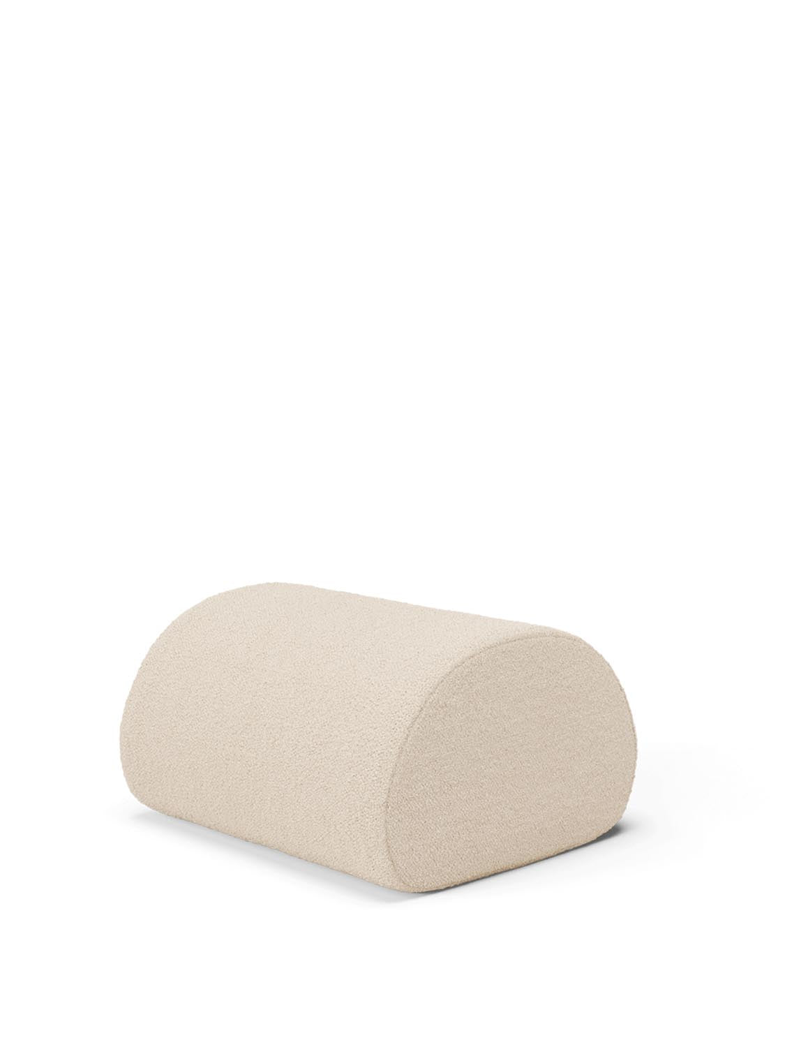 Luxuriöser Bouclé-Pouf von Ferm Living für modernes Wohndesign.