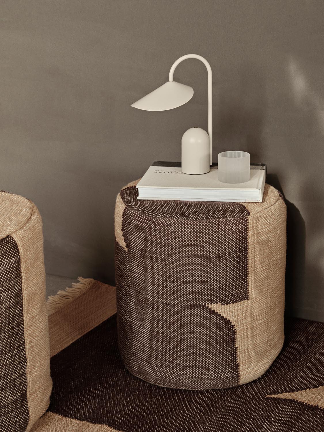 Stilvolle Ripple Low Gläser von Ferm Living für besondere Anlässe.