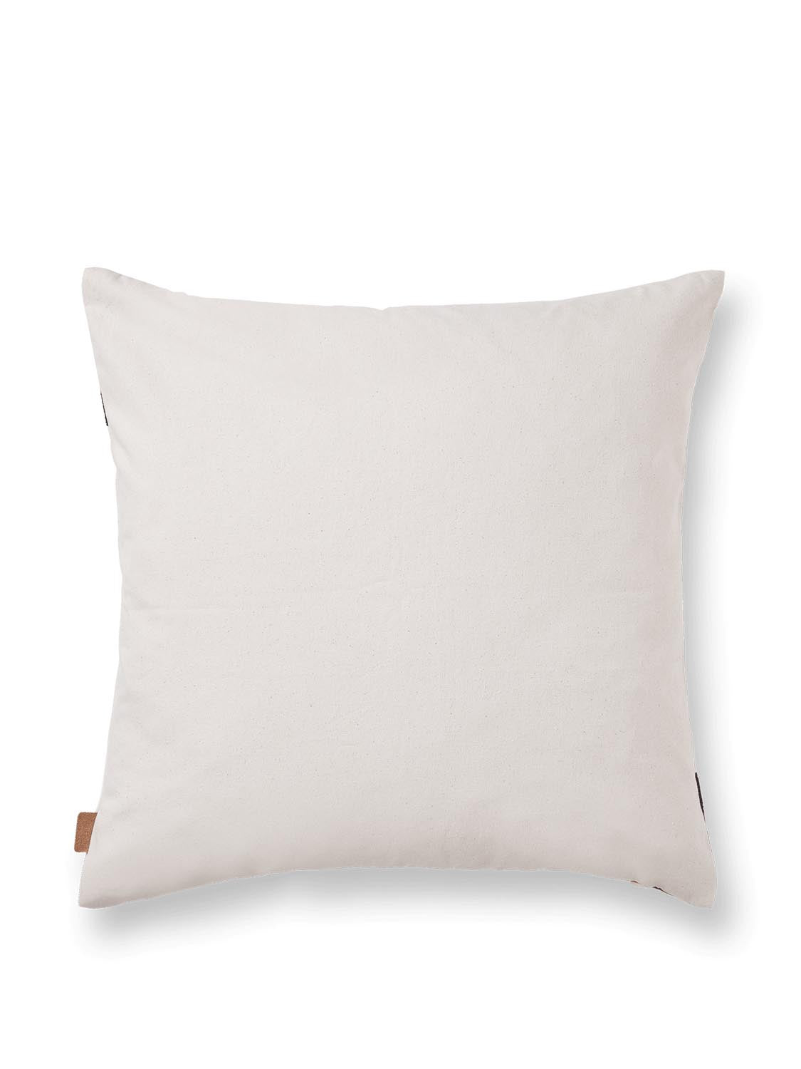 Elegantes Pose Kissen von Ferm Living aus nachhaltiger Bio-Baumwolle.