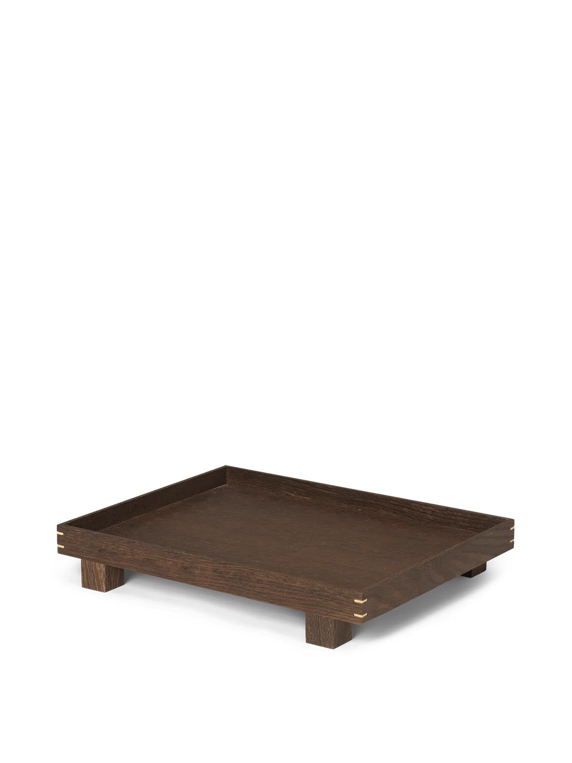 Das Bon Wooden Tray Small von Ferm Living: Stilvolles Tablett aus geräucherter Eiche, inspiriert von japanischem Design. Perfekt für Ihr Zuhause.