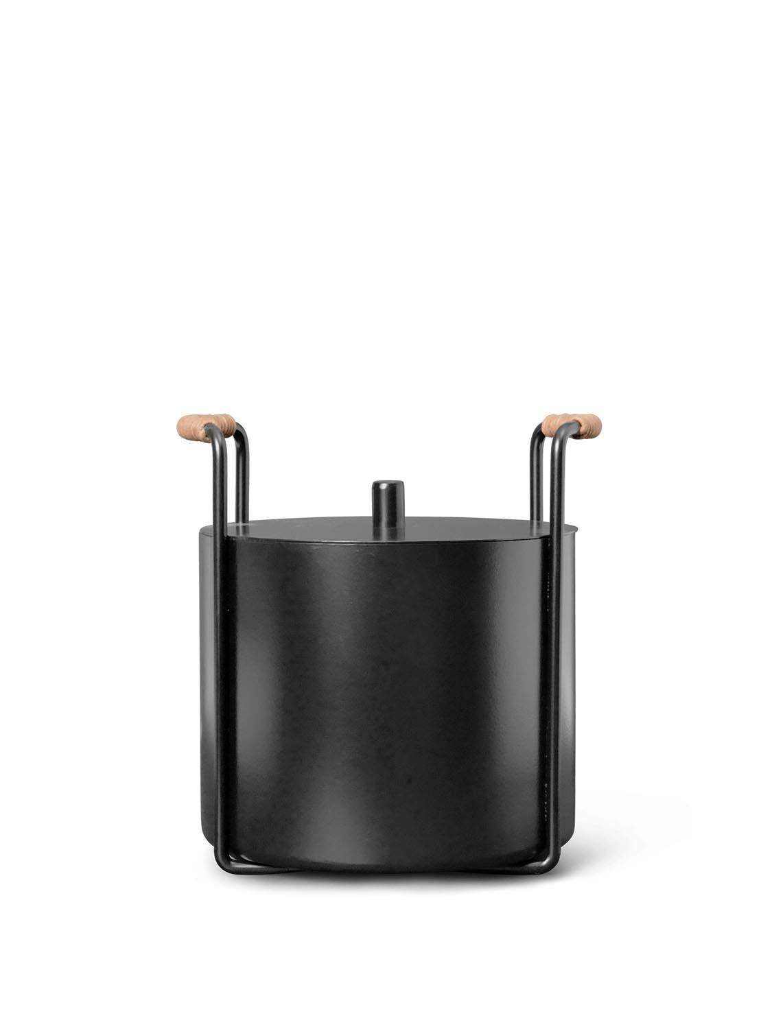 Port Kindling and Ash Bucket in Black präsentiert im Onlineshop von KAQTU Design AG. Haushaltshilfen ist von Ferm Living